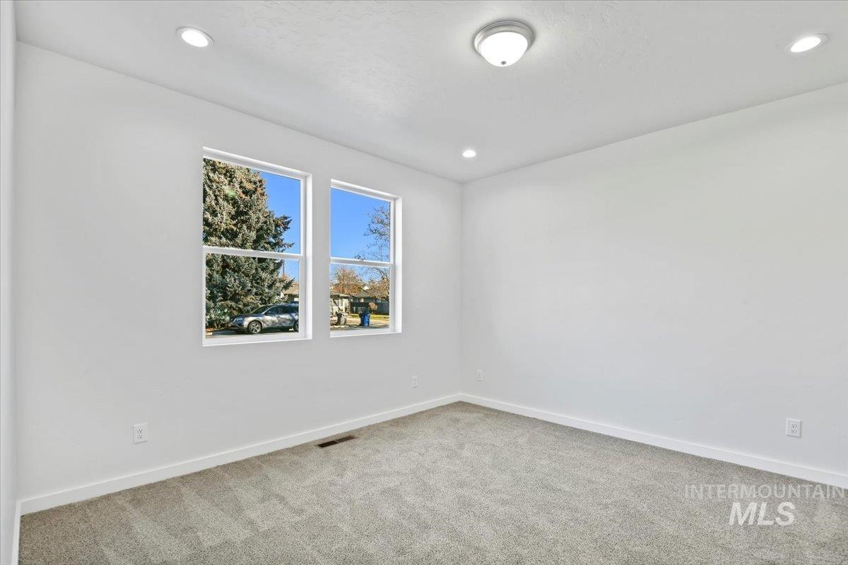 114 3rd St Property Photo 10
