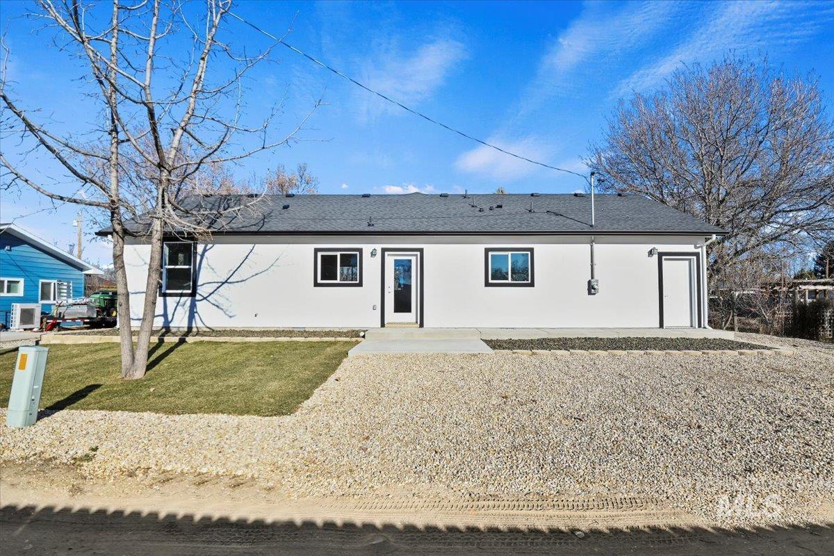 114 3rd St Property Photo 17