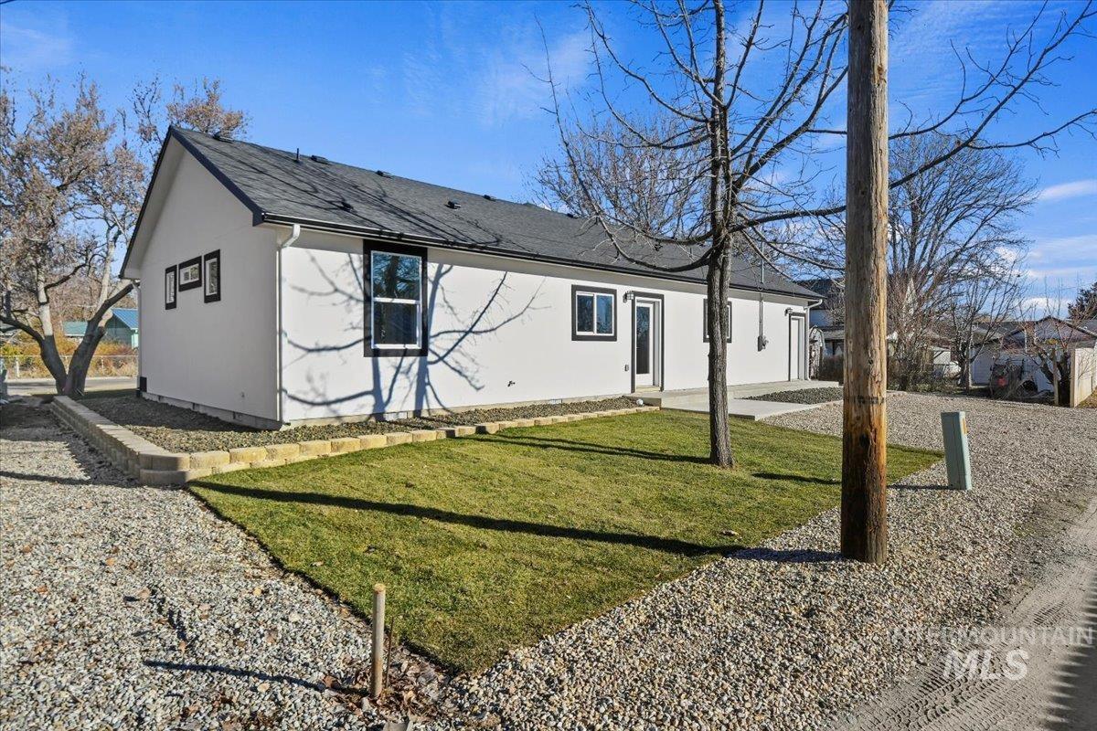 114 3rd St Property Photo 18