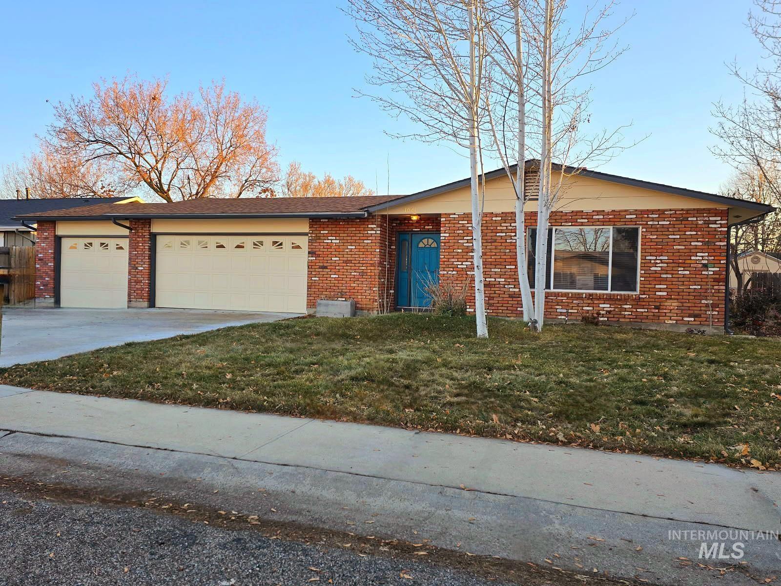 1021 W Carlton Property Photo 1