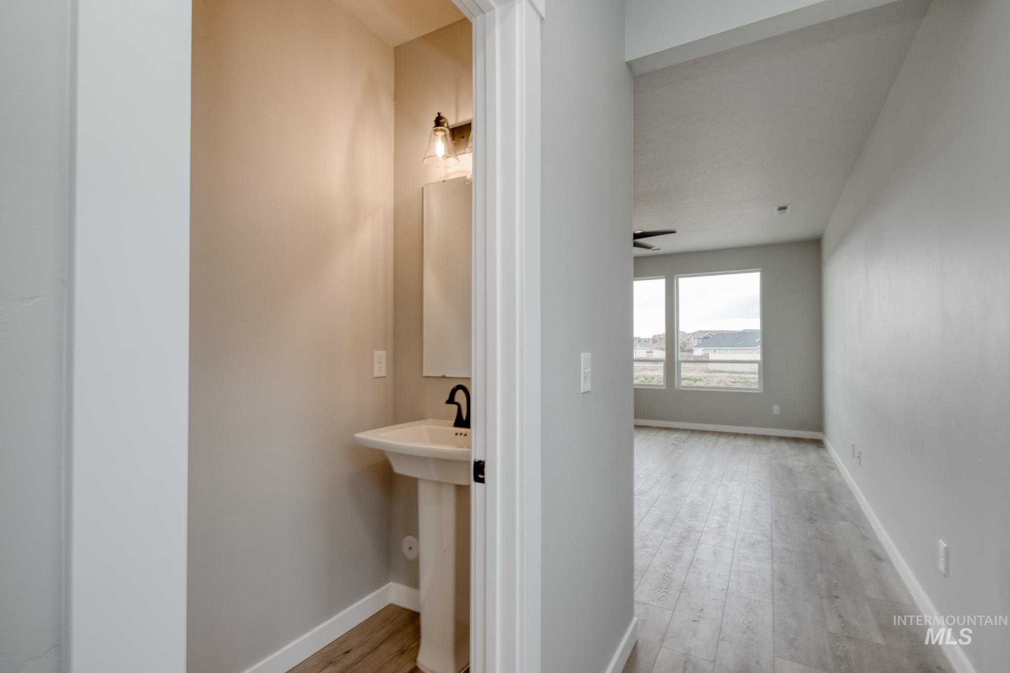 643 N Aleppo Way Property Photo 3