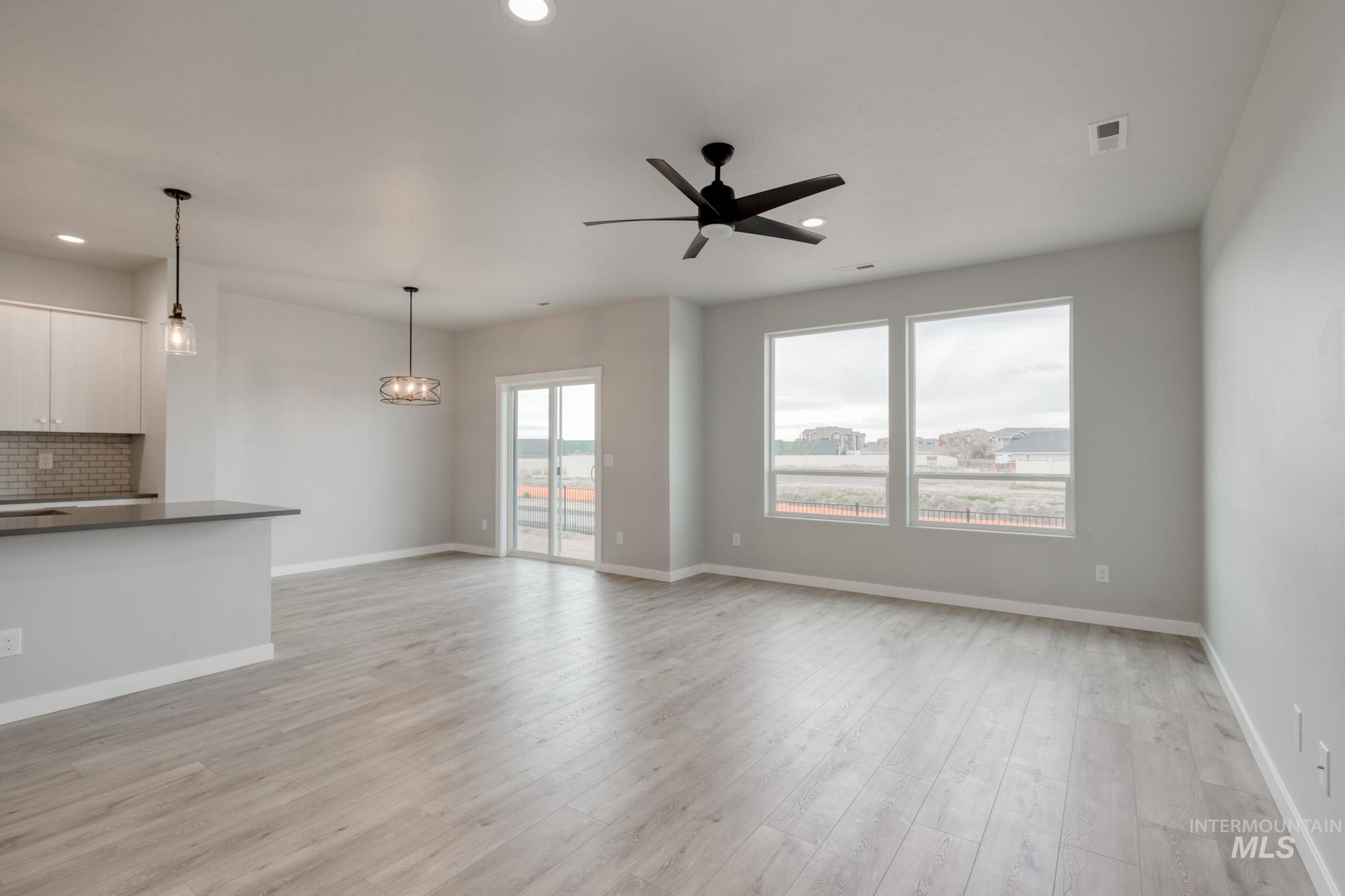 643 N Aleppo Way Property Photo 4
