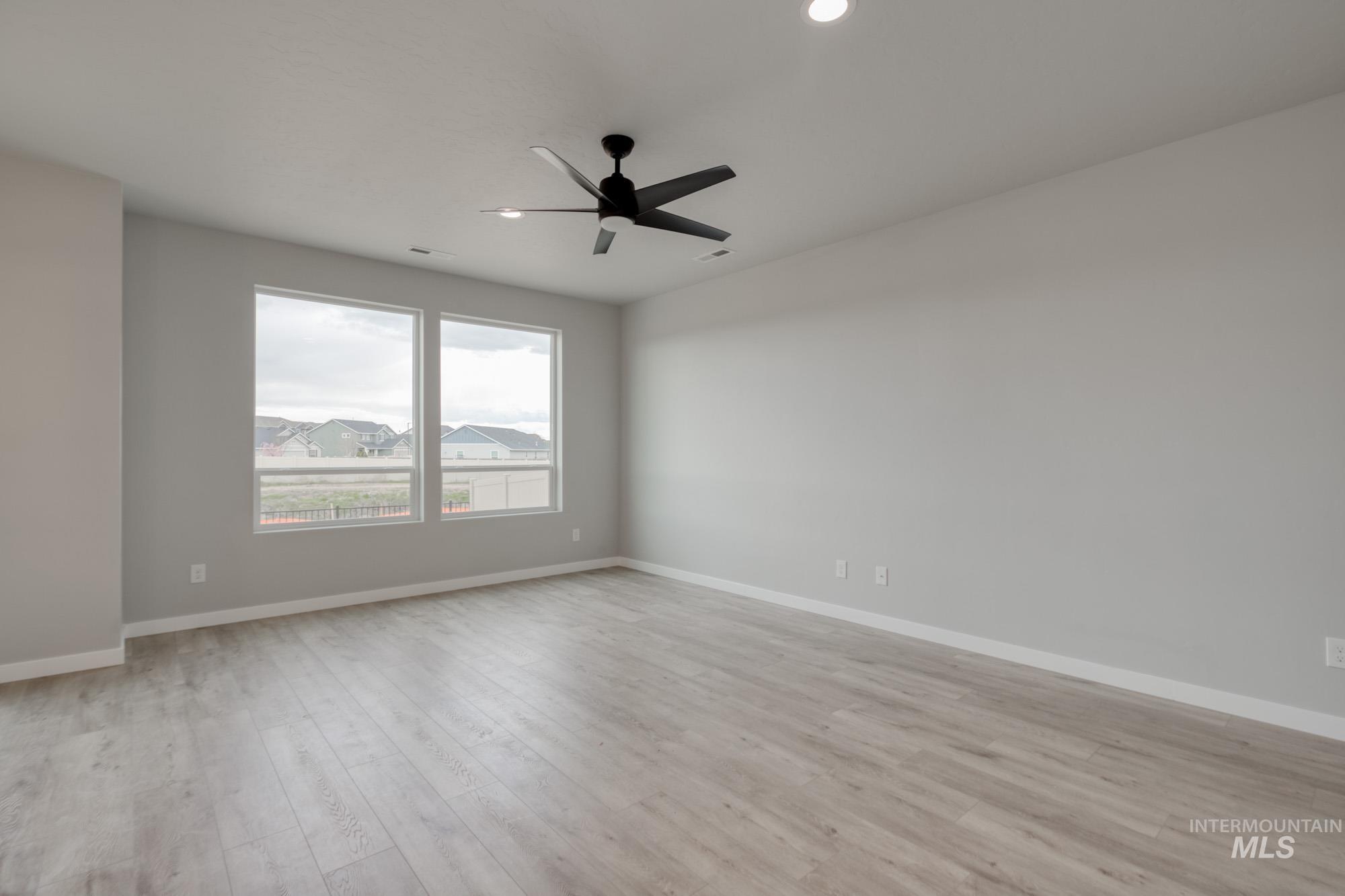 643 N Aleppo Way Property Photo 7