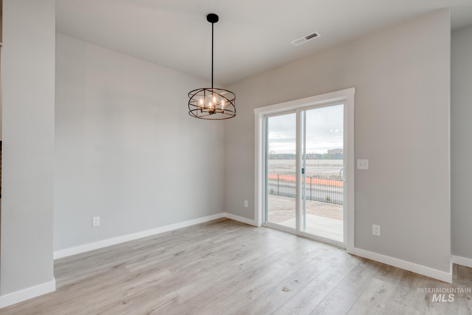 643 N Aleppo Way Property Photo 10