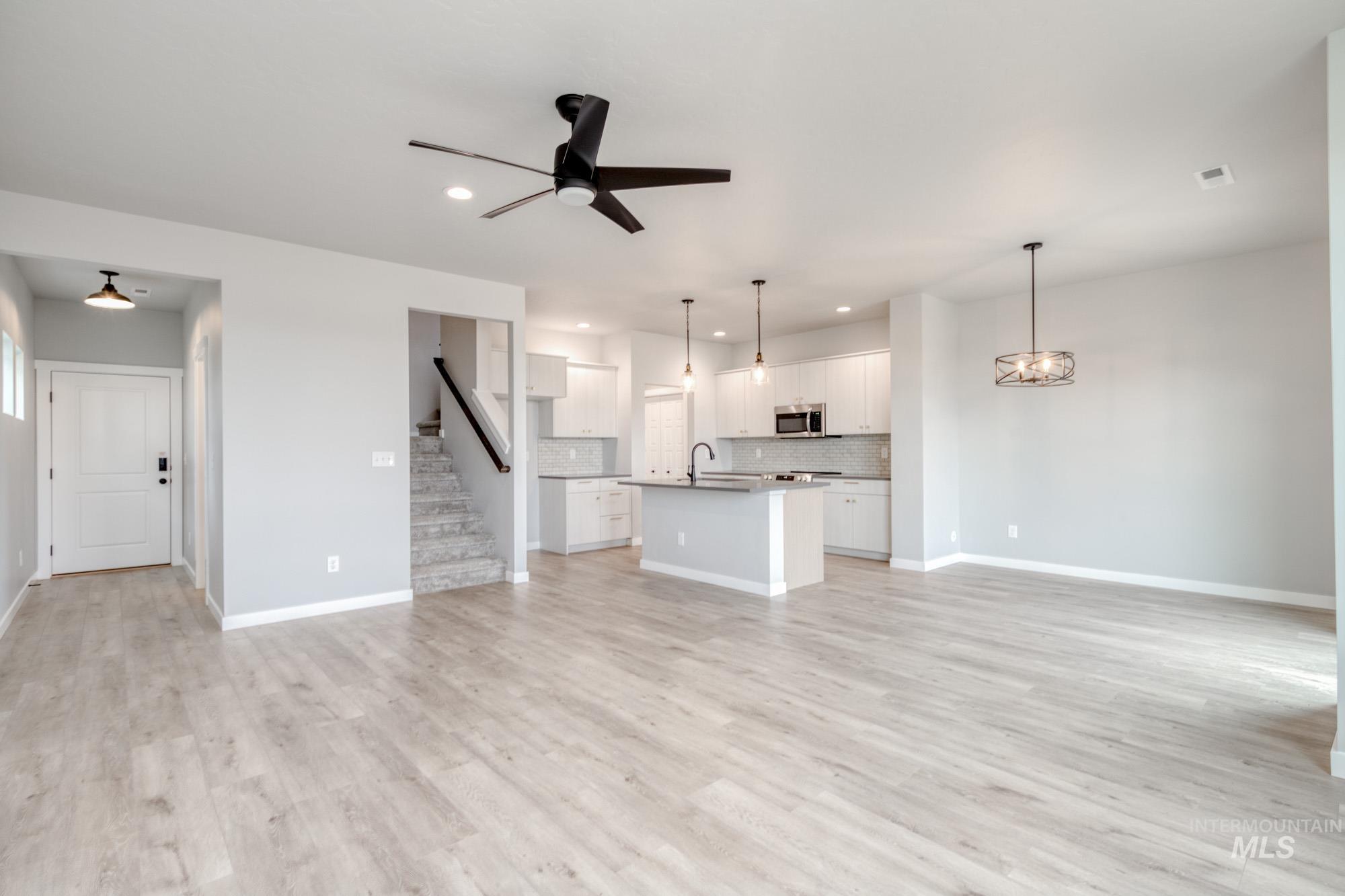 643 N Aleppo Way Property Photo 11