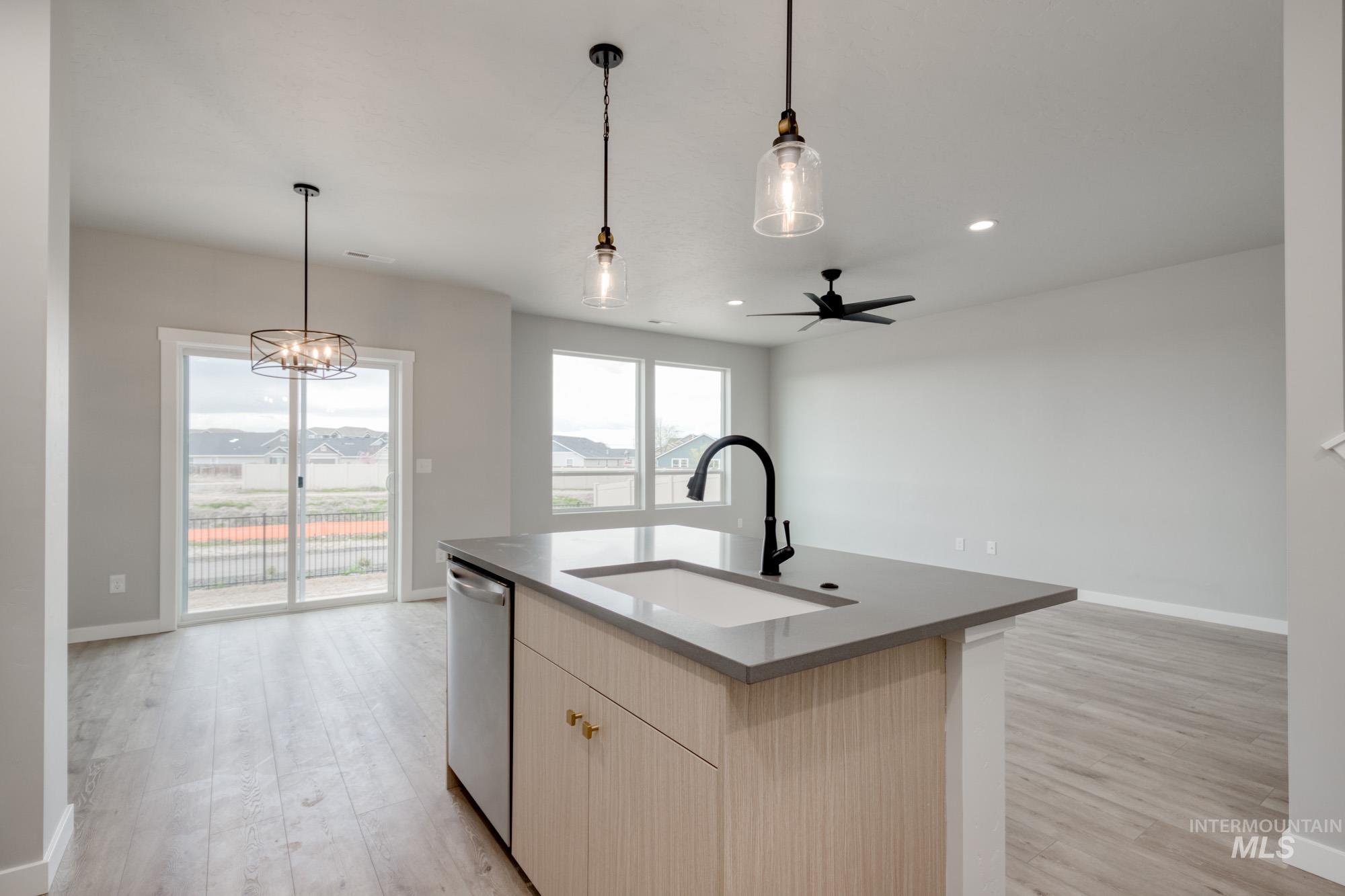 643 N Aleppo Way Property Photo 13
