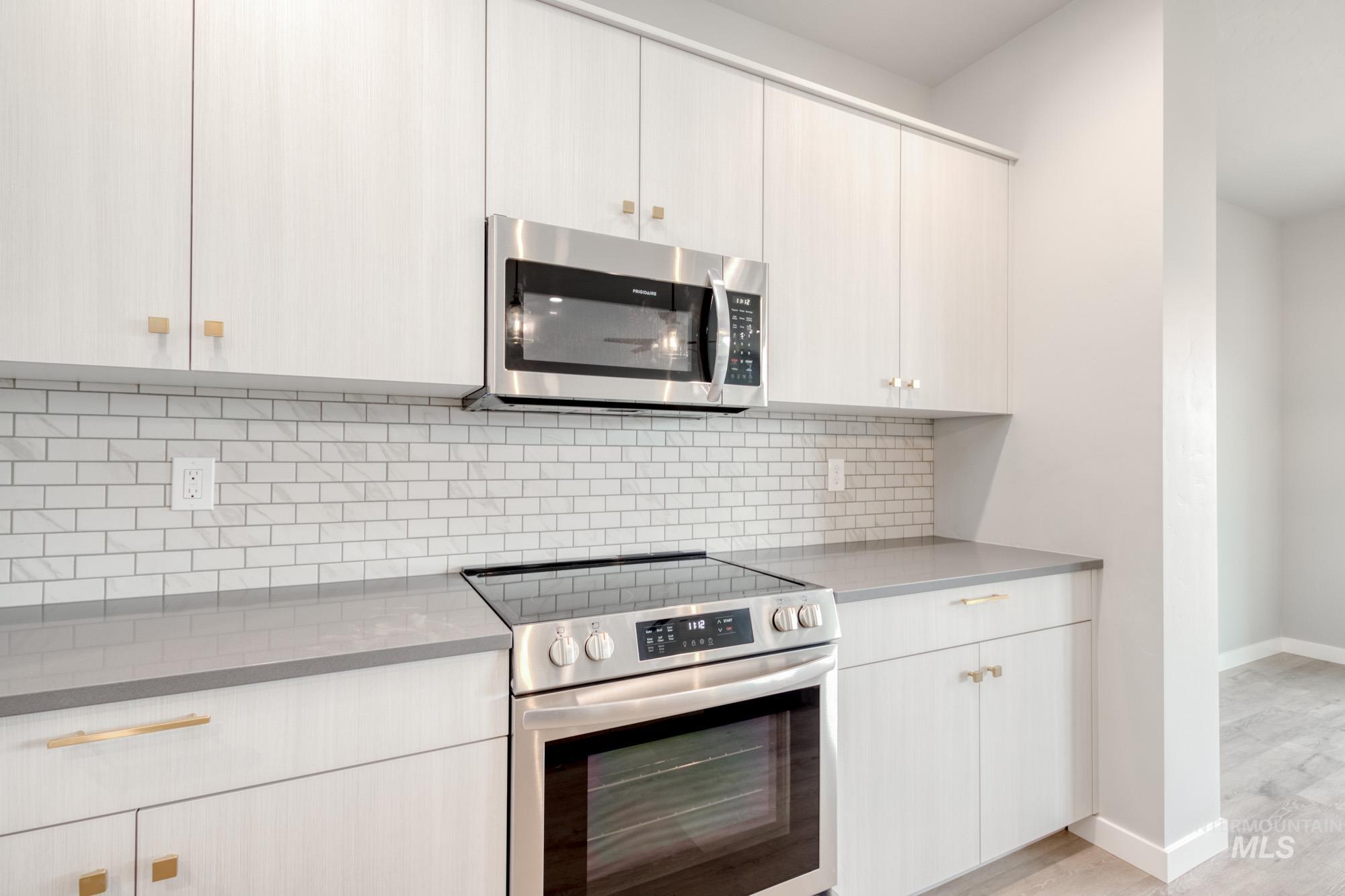 643 N Aleppo Way Property Photo 14