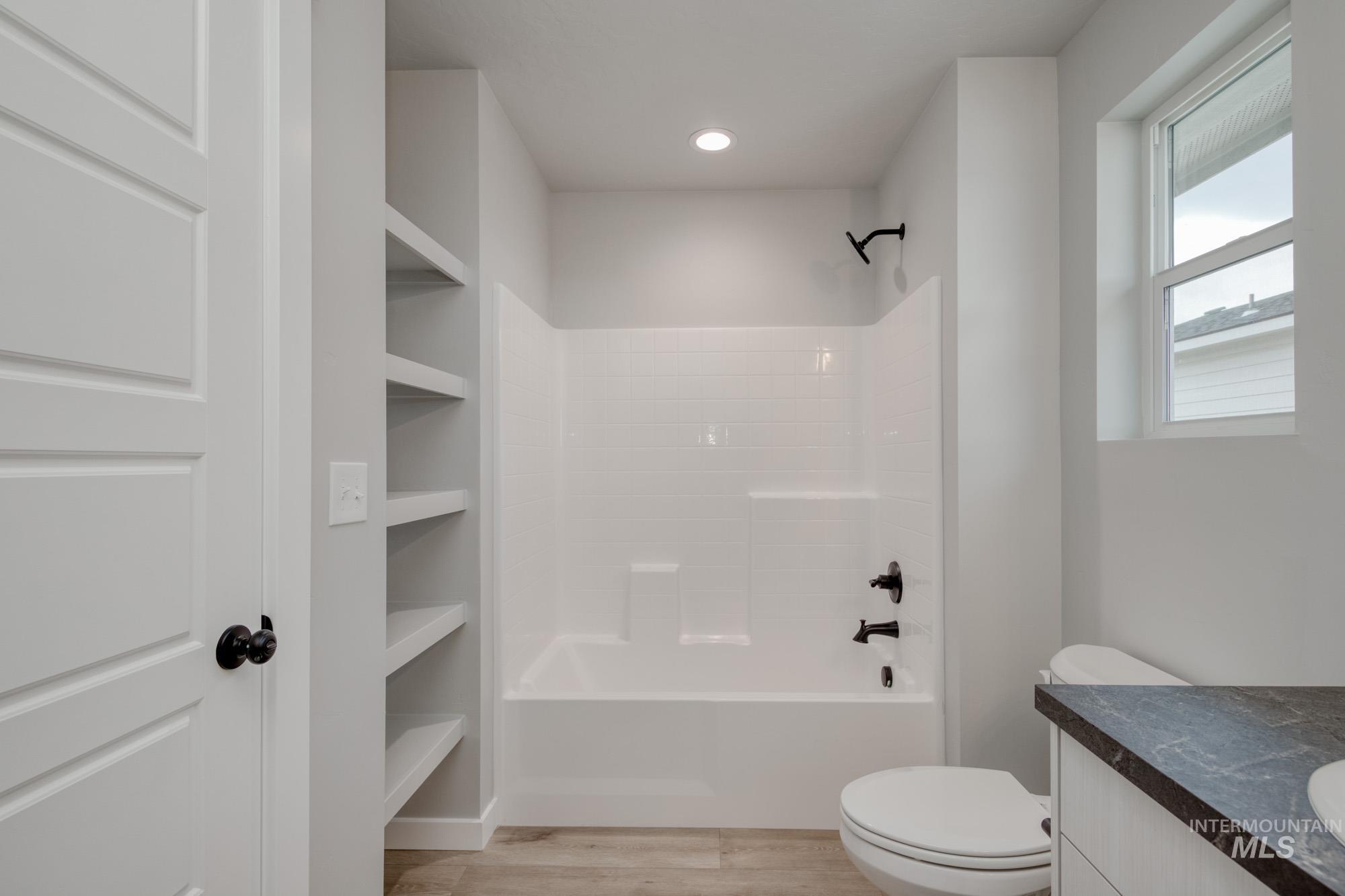 643 N Aleppo Way Property Photo 18