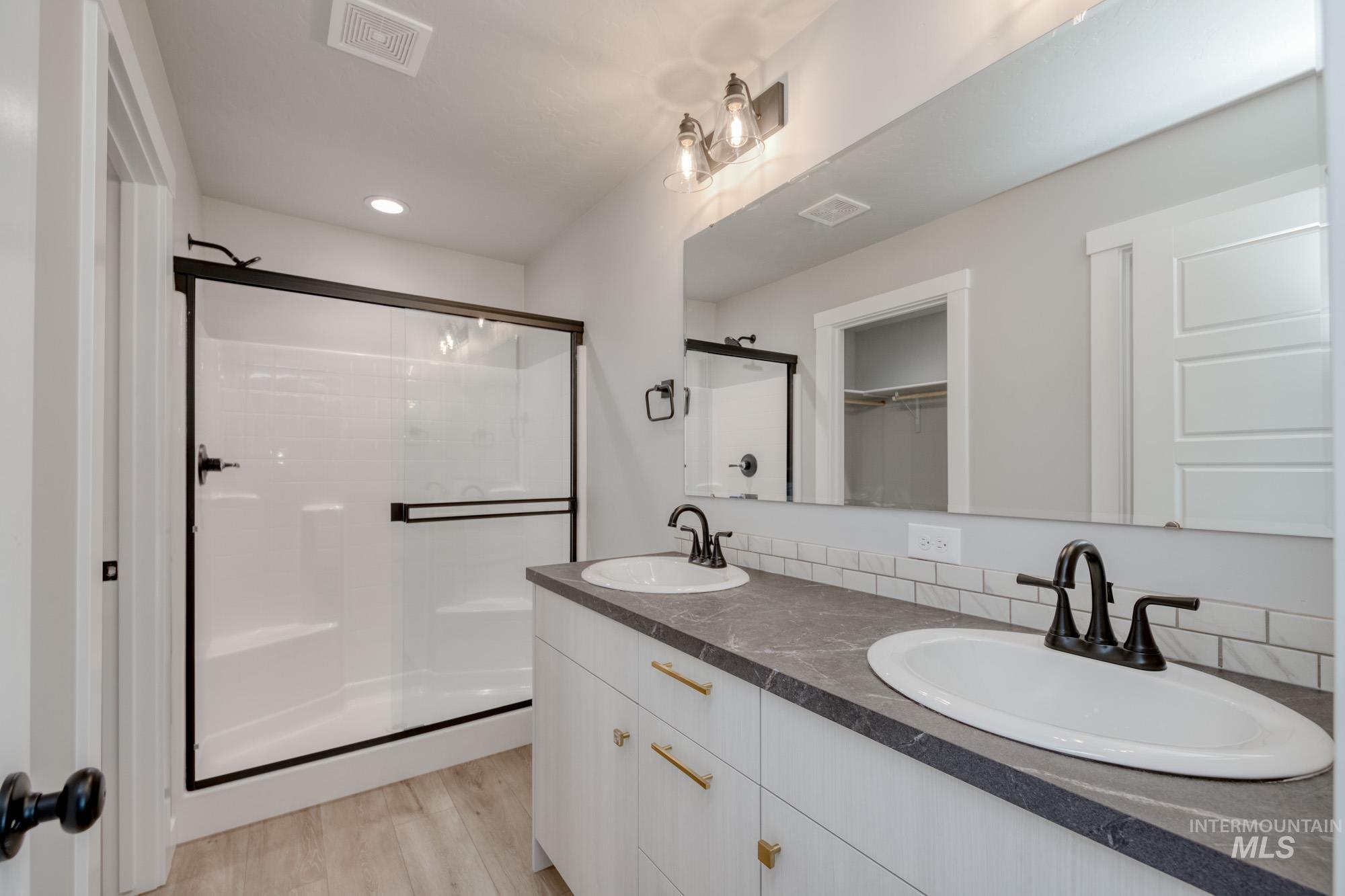 643 N Aleppo Way Property Photo 23