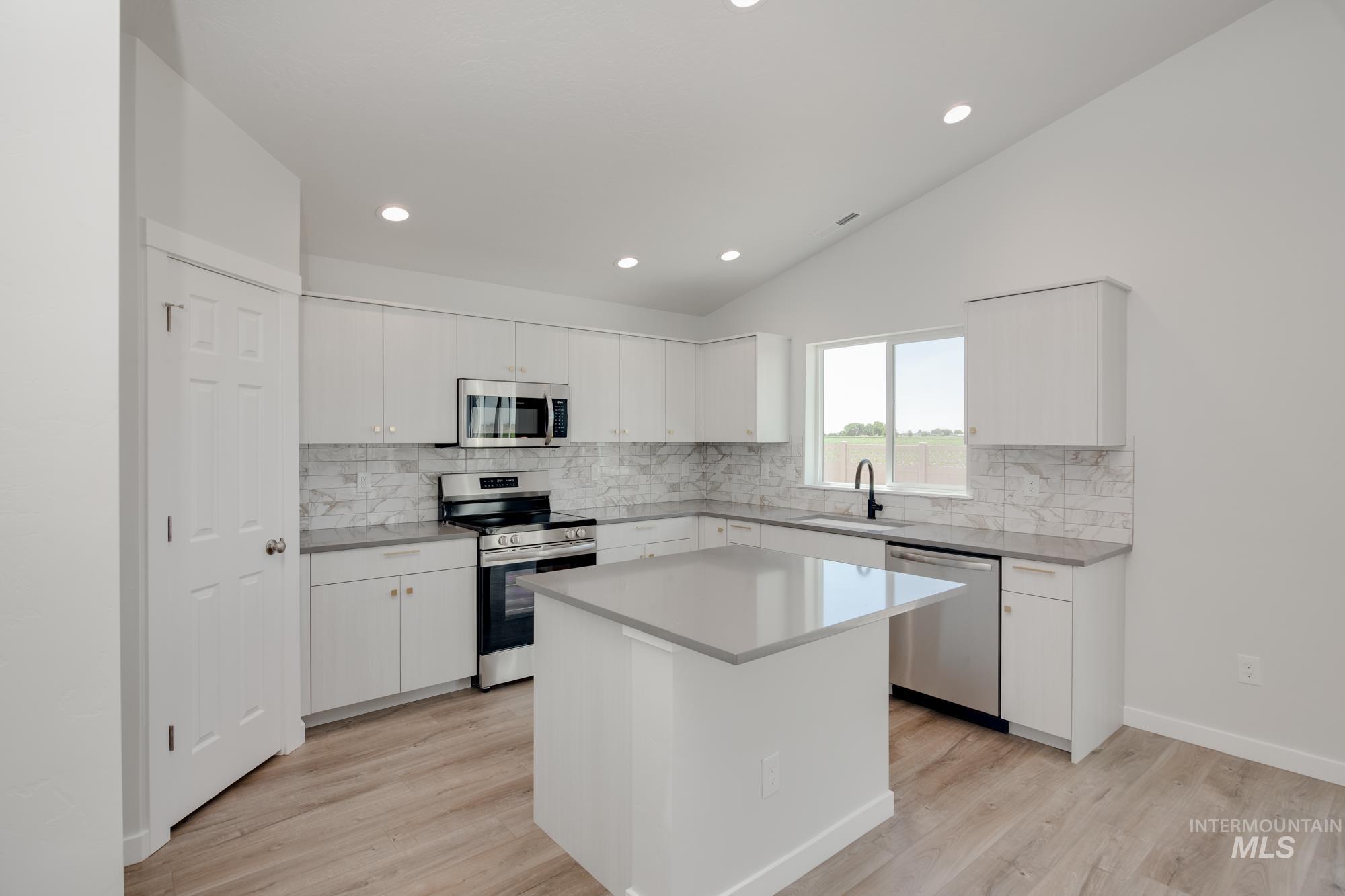 8102 E Bright Angel Dr Property Photo 3