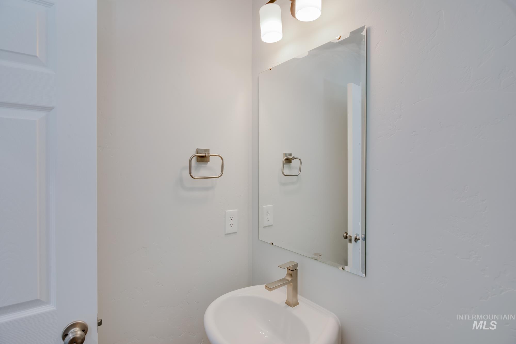 1364 Old Mill St Property Photo 8