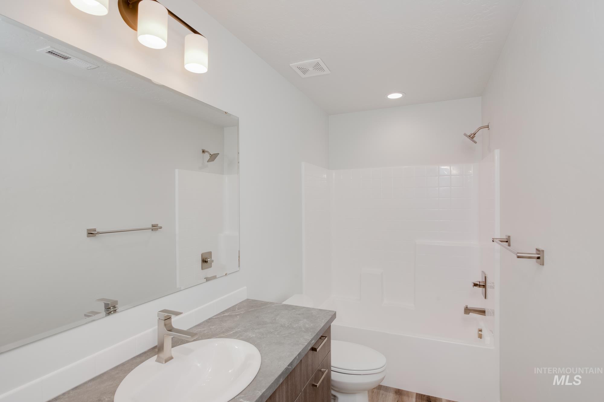 1364 Old Mill St Property Photo 13