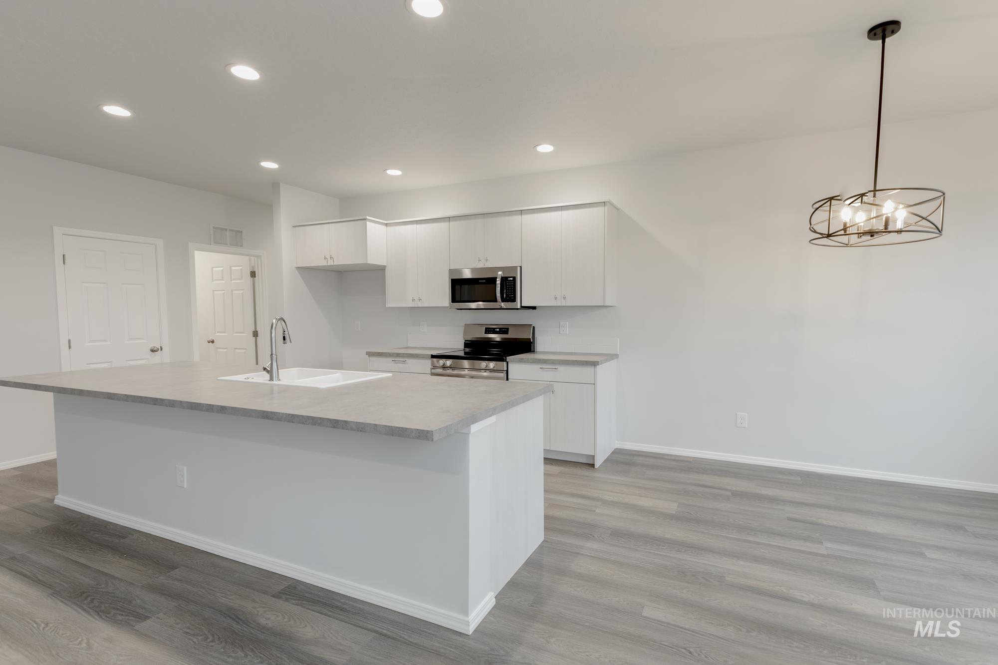 1415 Silver Valley St Property Photo 4
