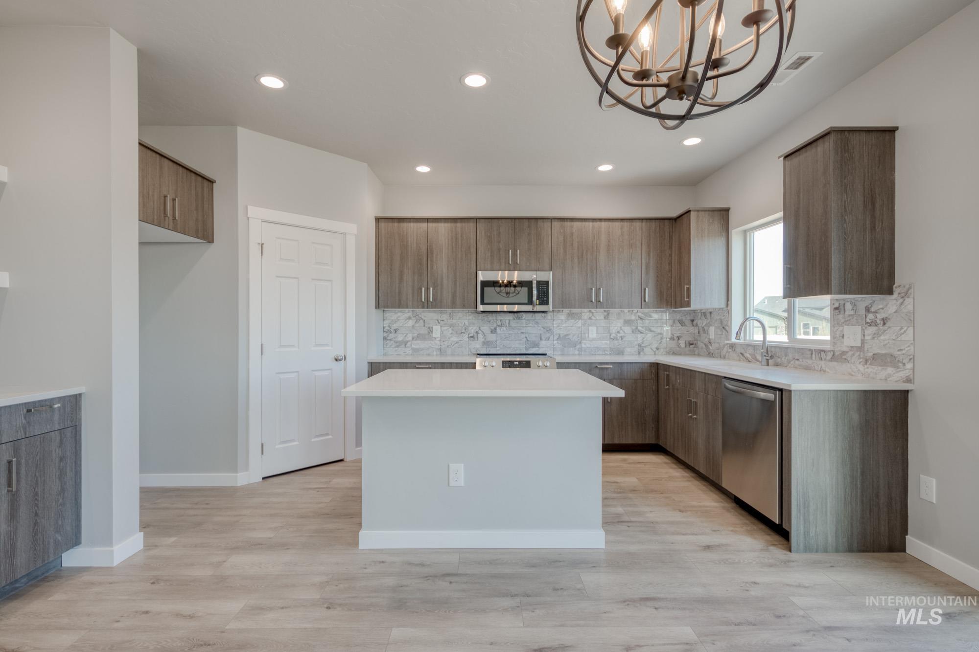 2480 W Opalite Dr Property Photo 3