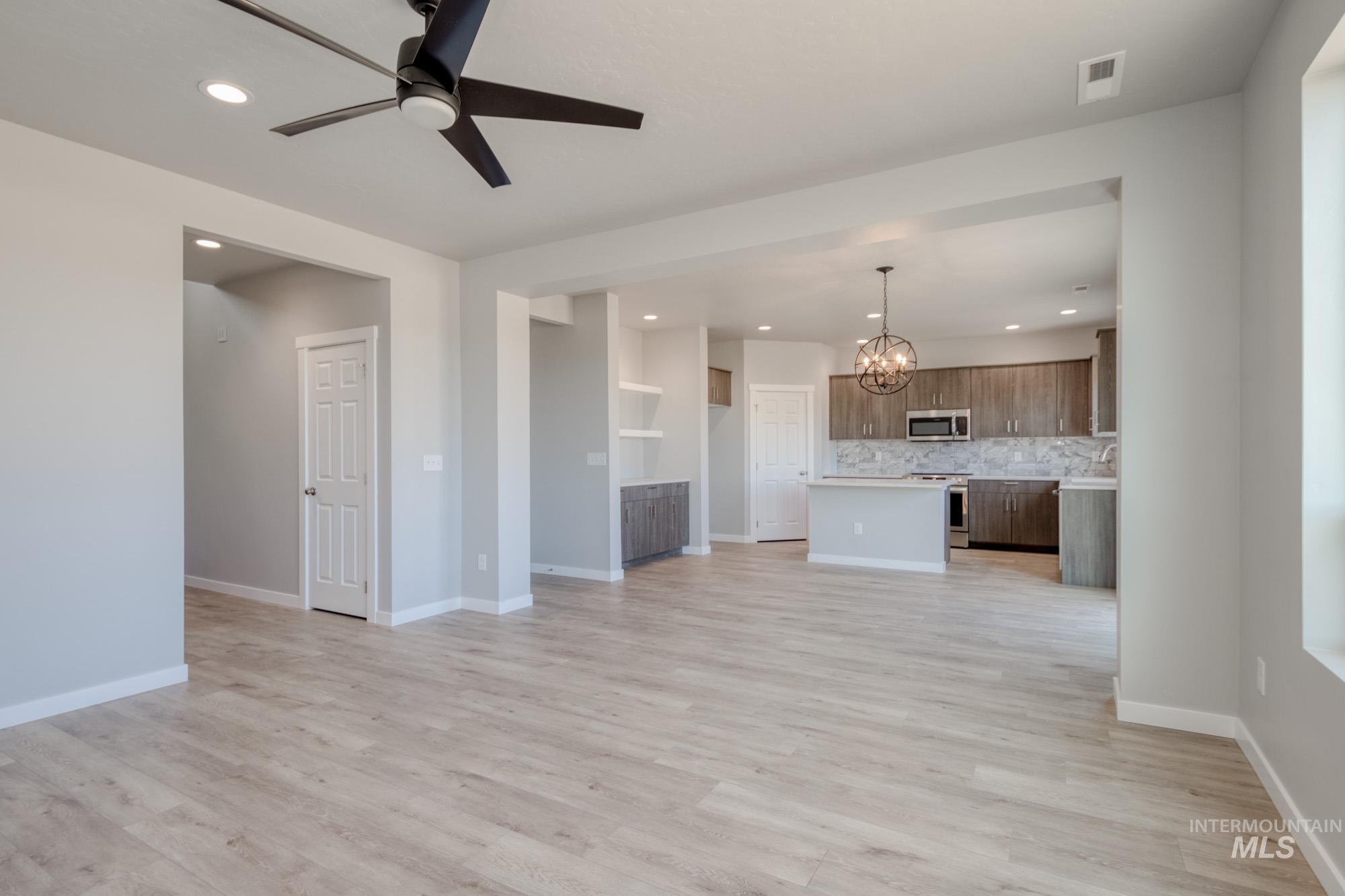2480 W Opalite Dr Property Photo 13