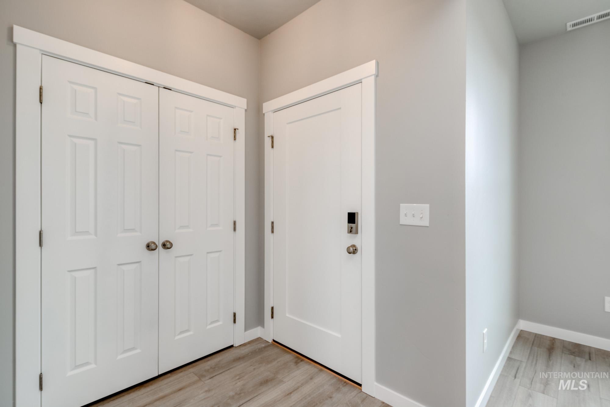 2924 N Eagle Meadow Ave Property Photo 2