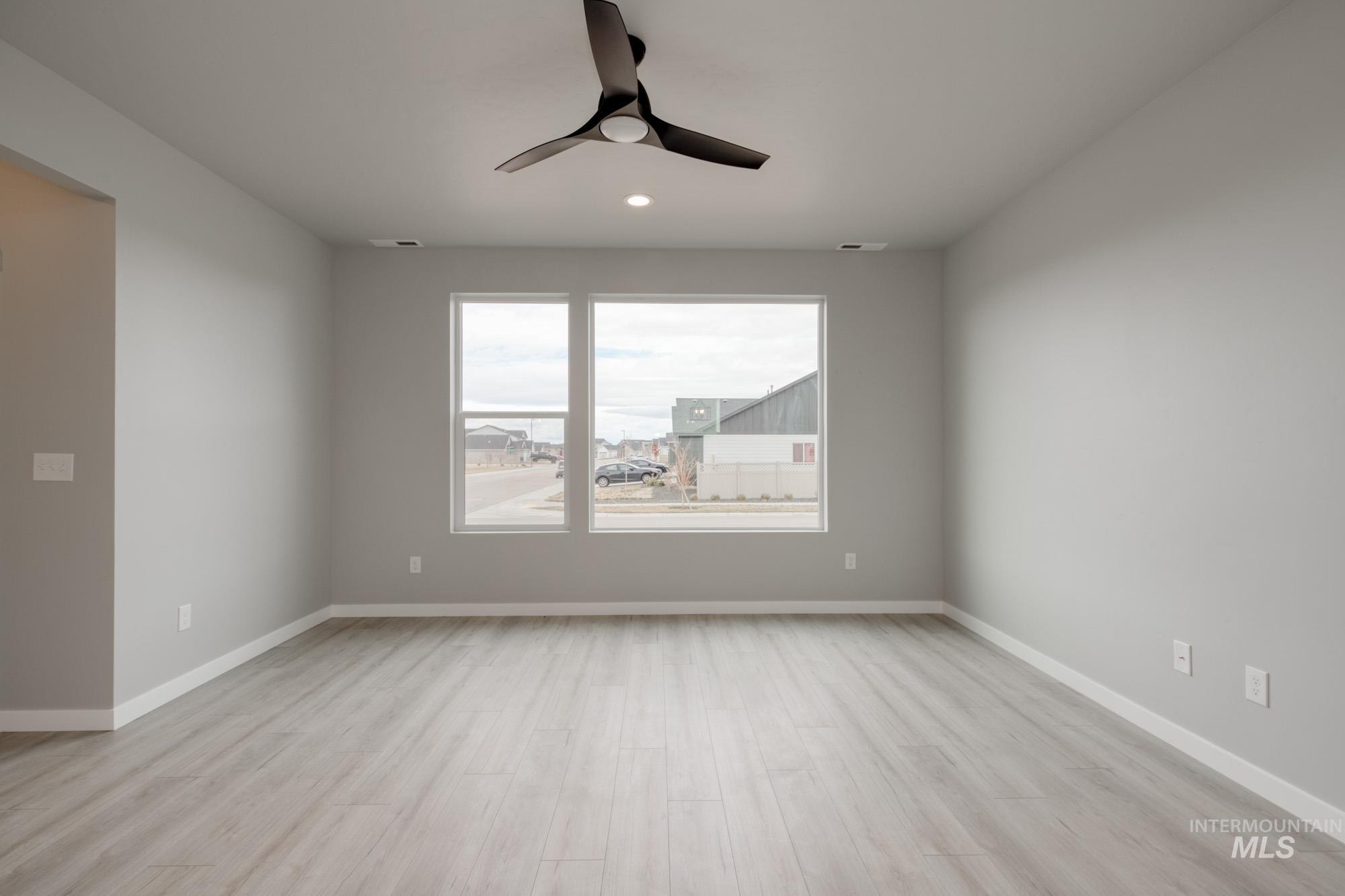 2924 N Eagle Meadow Ave Property Photo 13