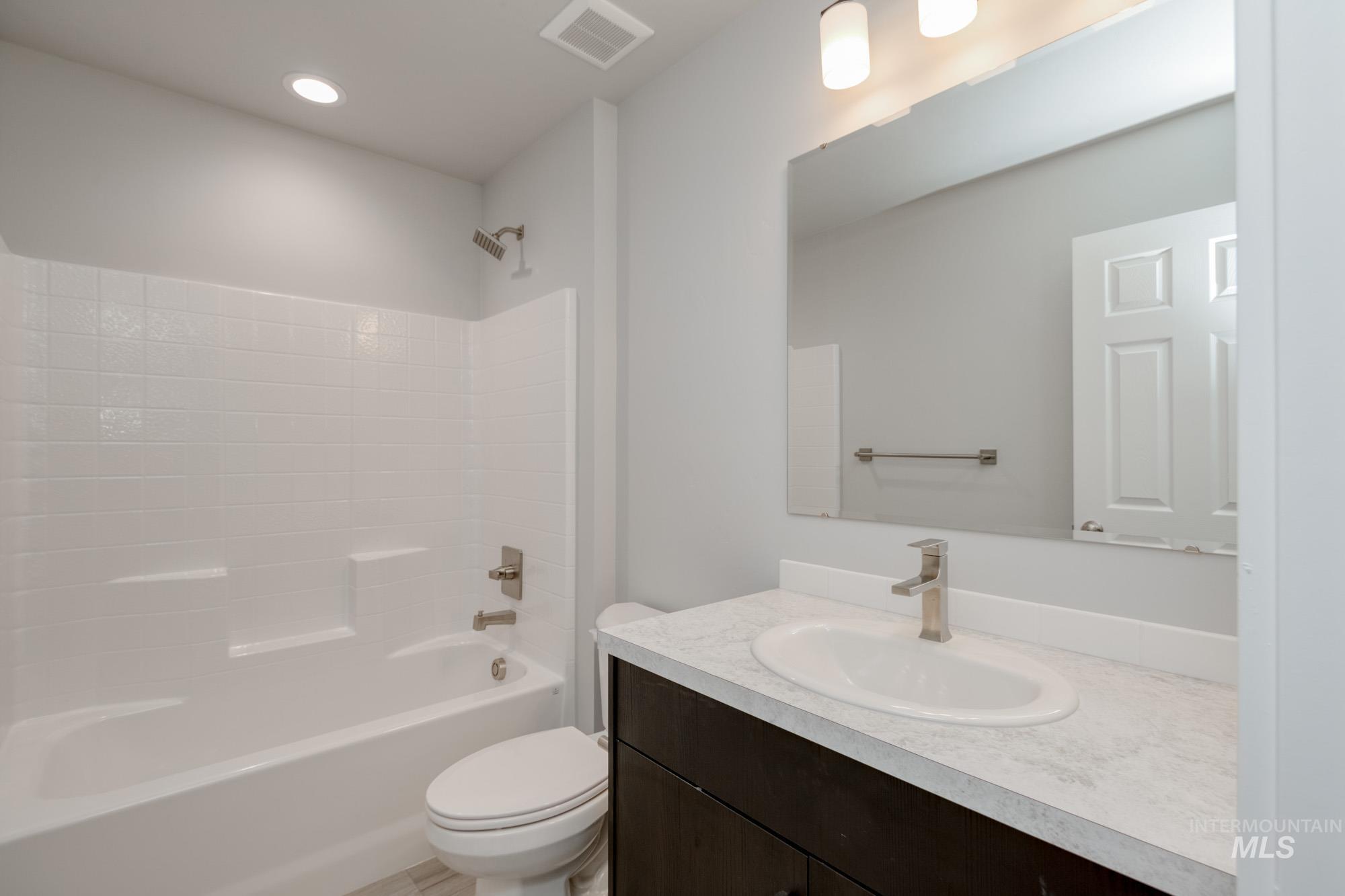2924 N Eagle Meadow Ave Property Photo 18