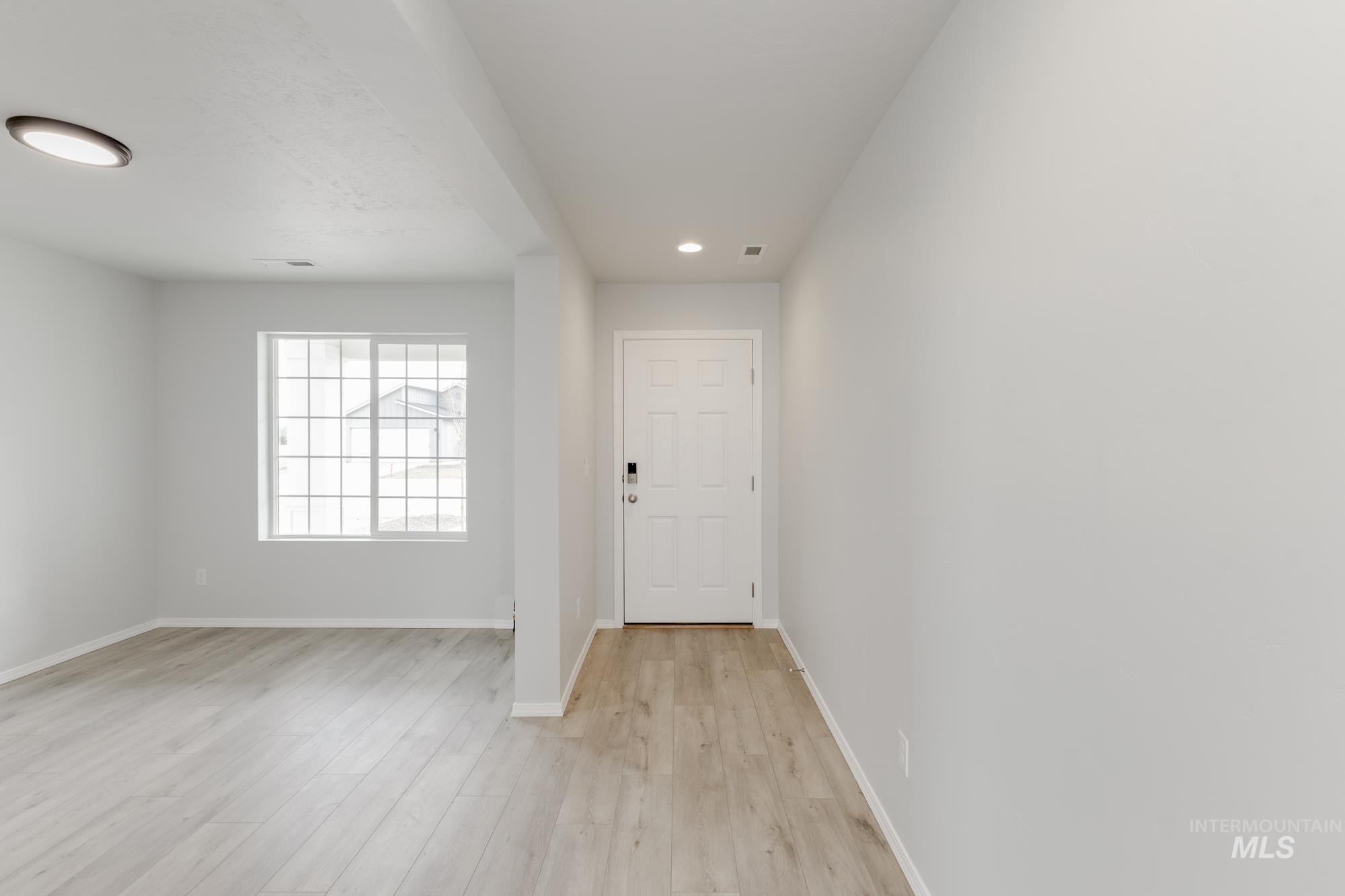 263 N Coltsfoot Ave Property Photo 2