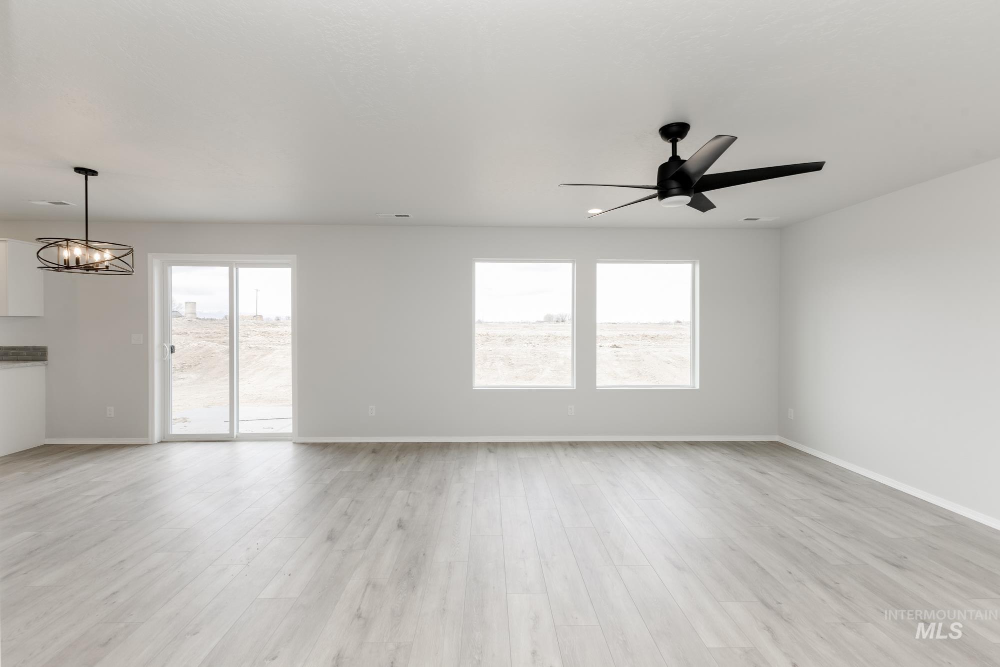 263 N Coltsfoot Ave Property Photo 8