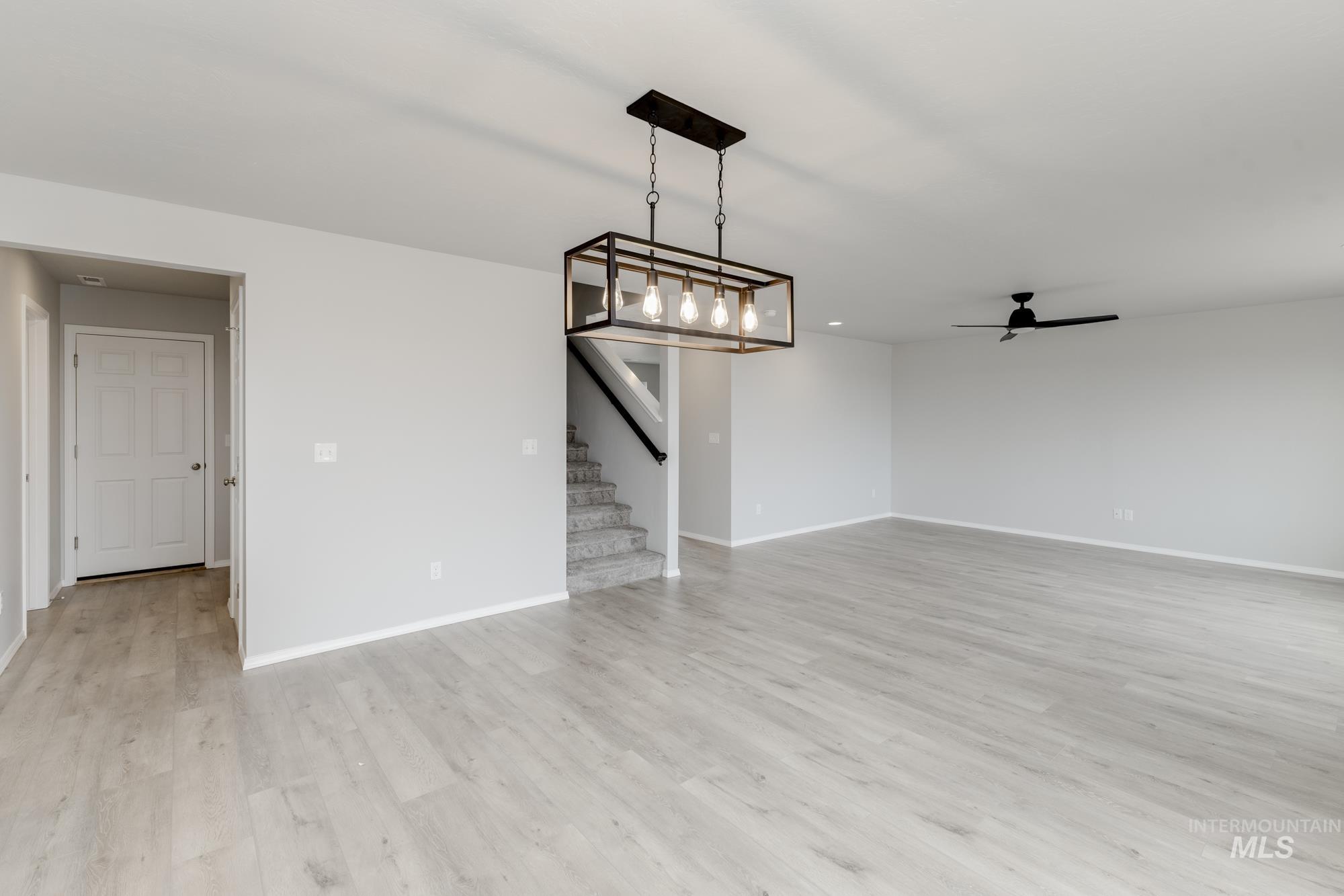 277 N Coltsfoot Ave Property Photo 8
