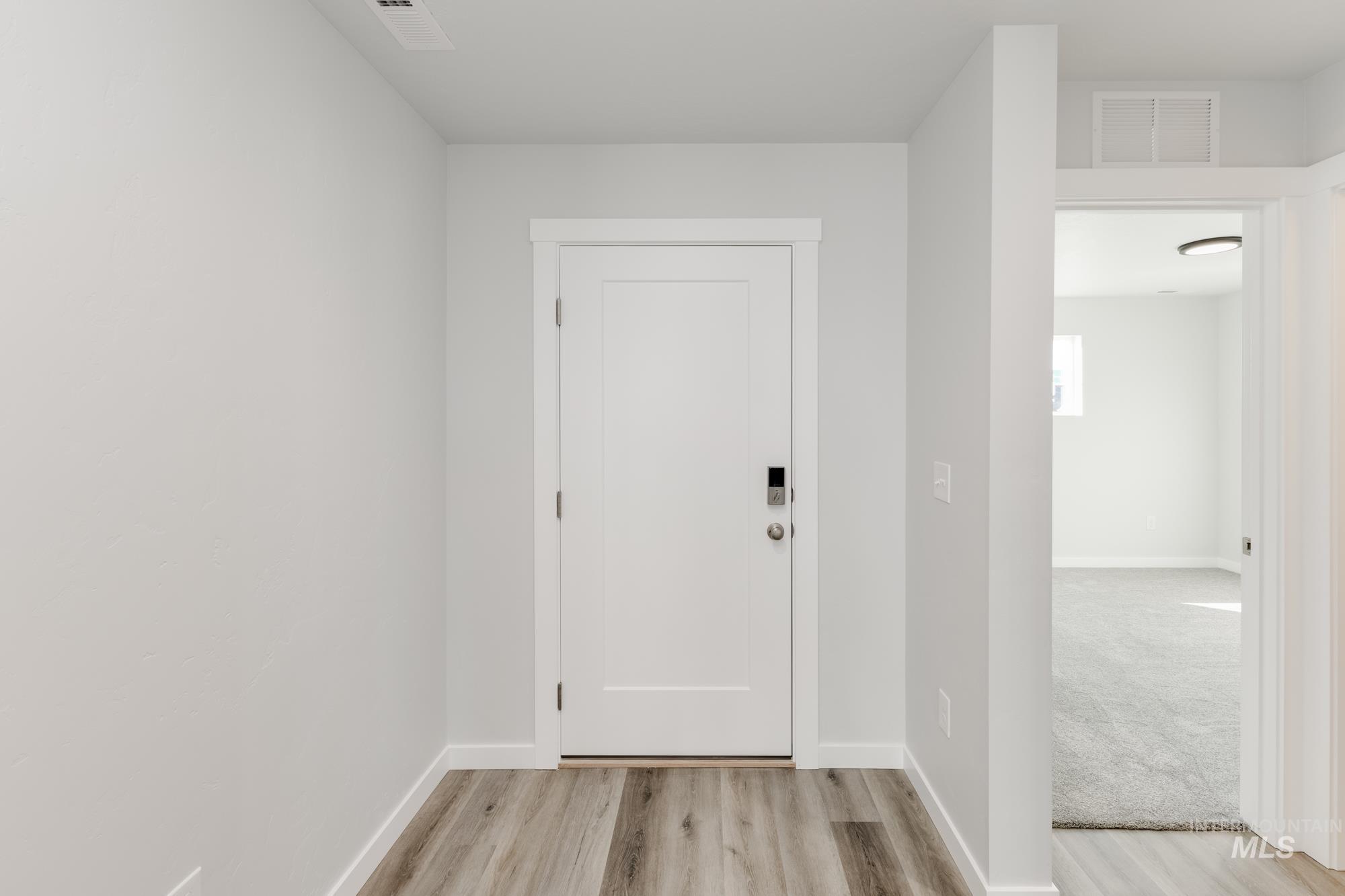 2216 W Hodor St Property Photo 2