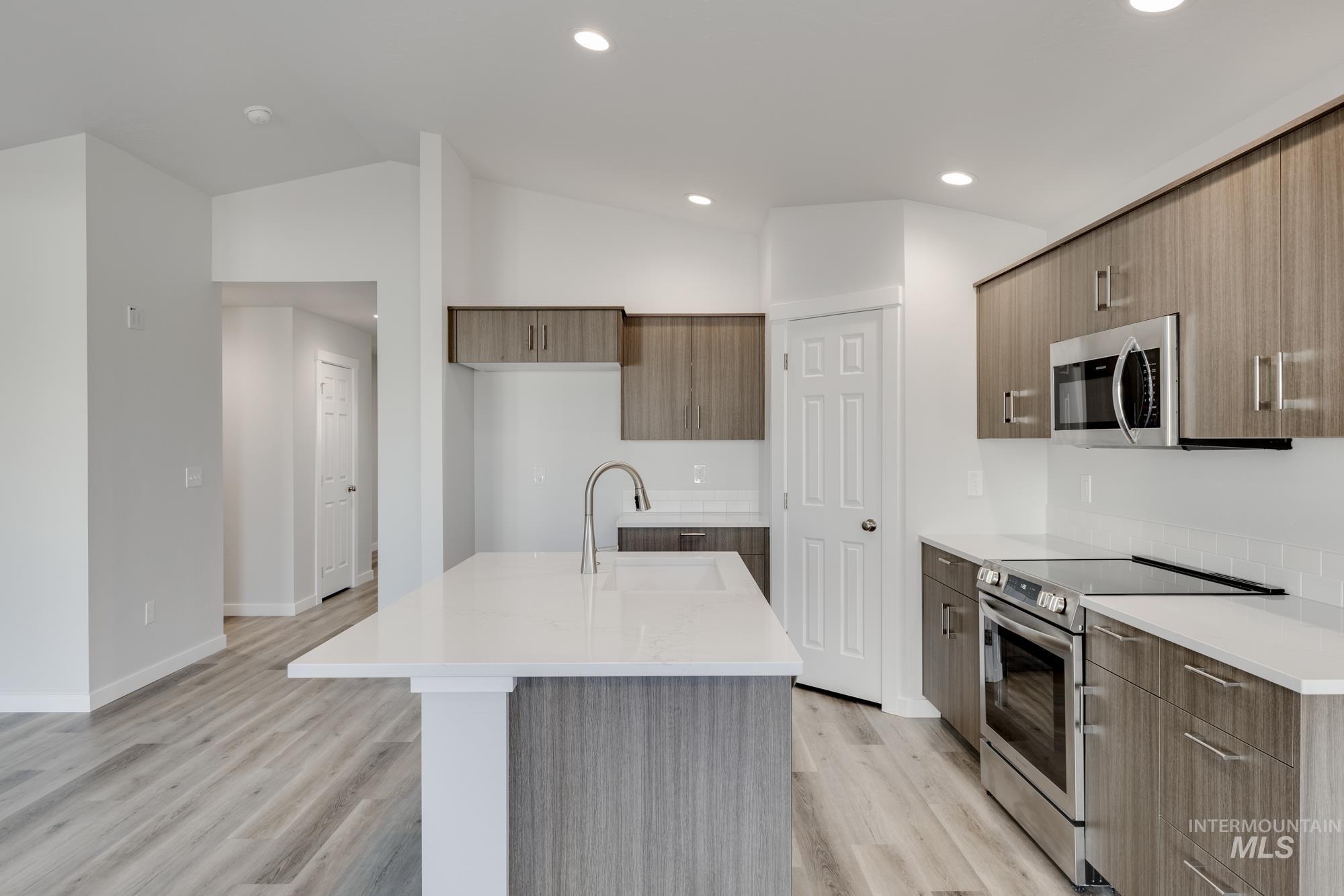 2216 W Hodor St Property Photo 6
