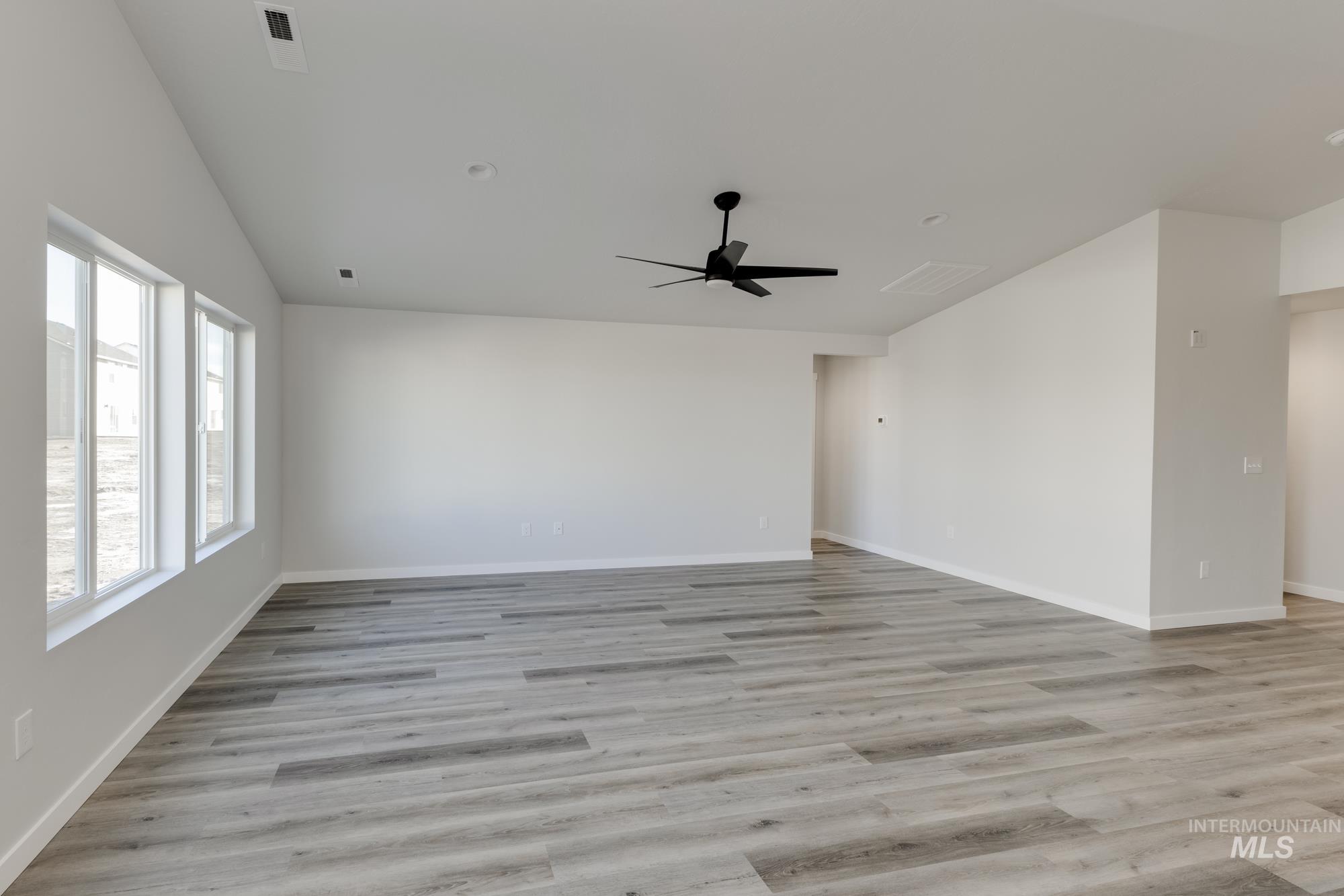 2216 W Hodor St Property Photo 9