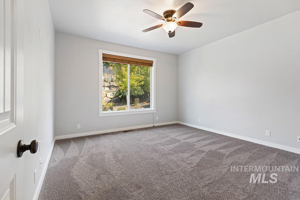 5632 W Kincreag St Property Photo 8