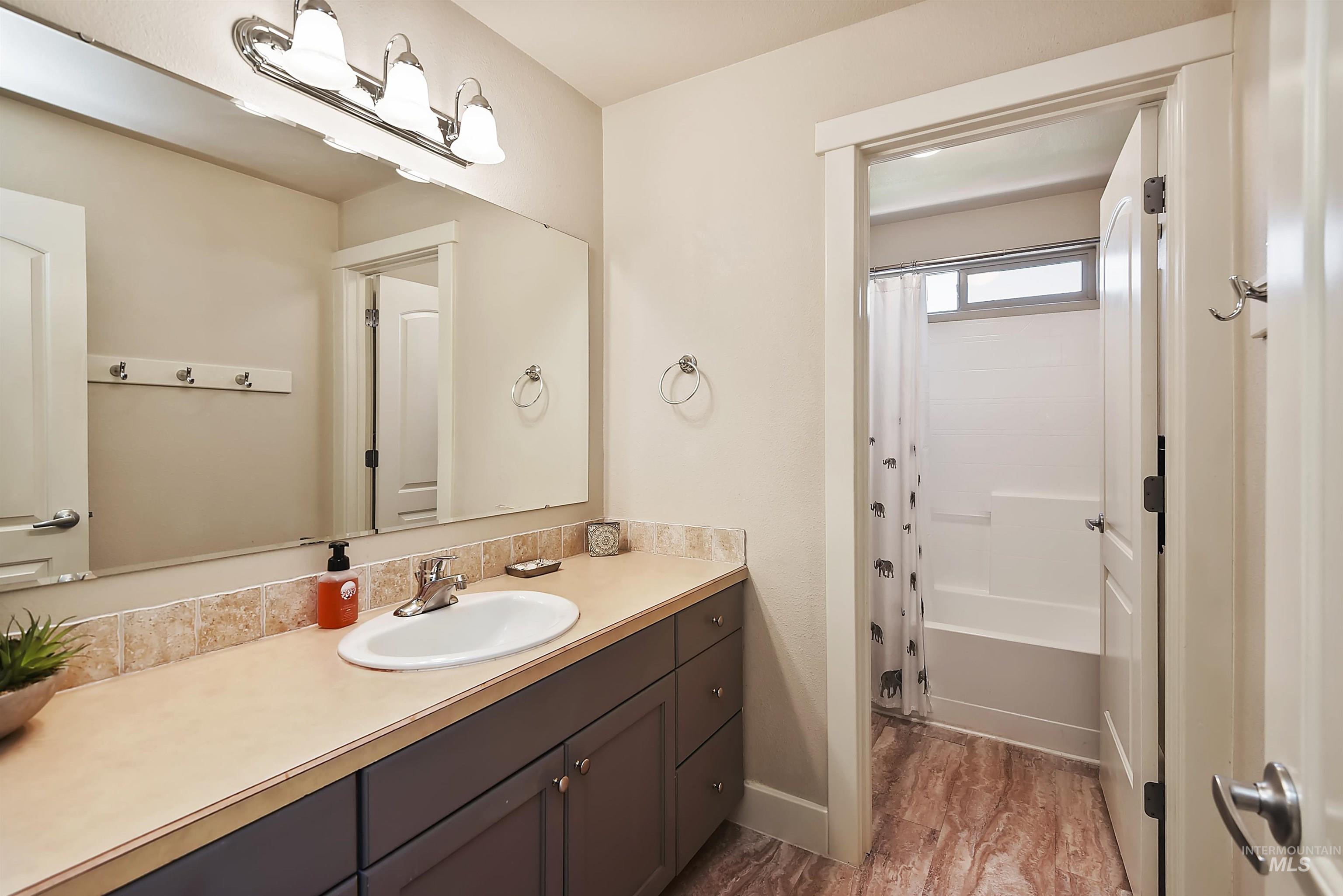 2650 W Crossland Dr Property Photo 21
