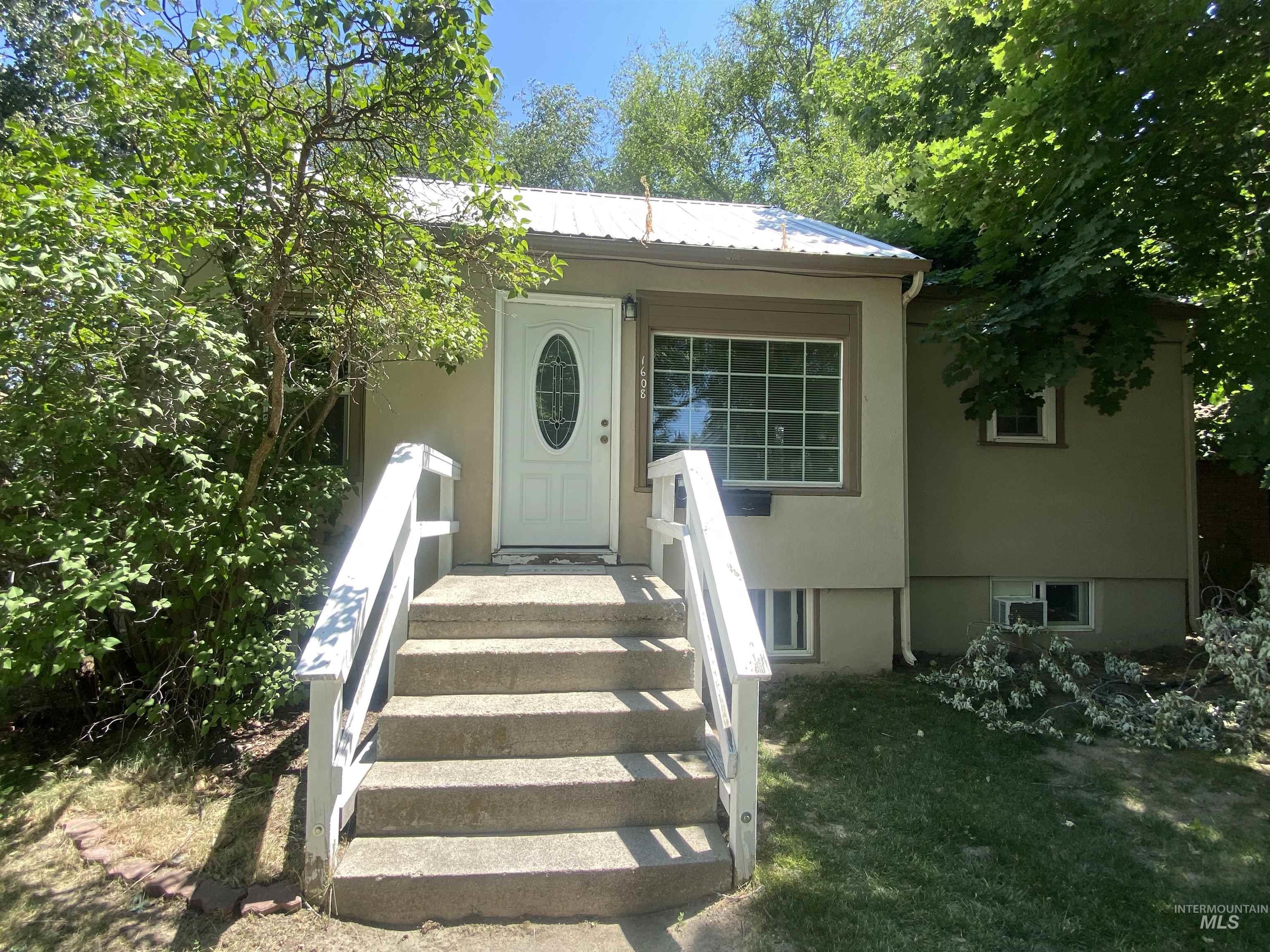 1608 S Denver Ave Property Photo 2