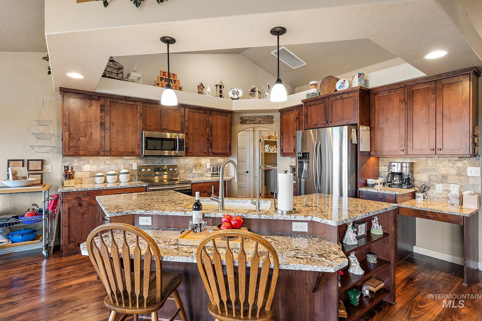 22389 Aura Vista Way Property Photo 5