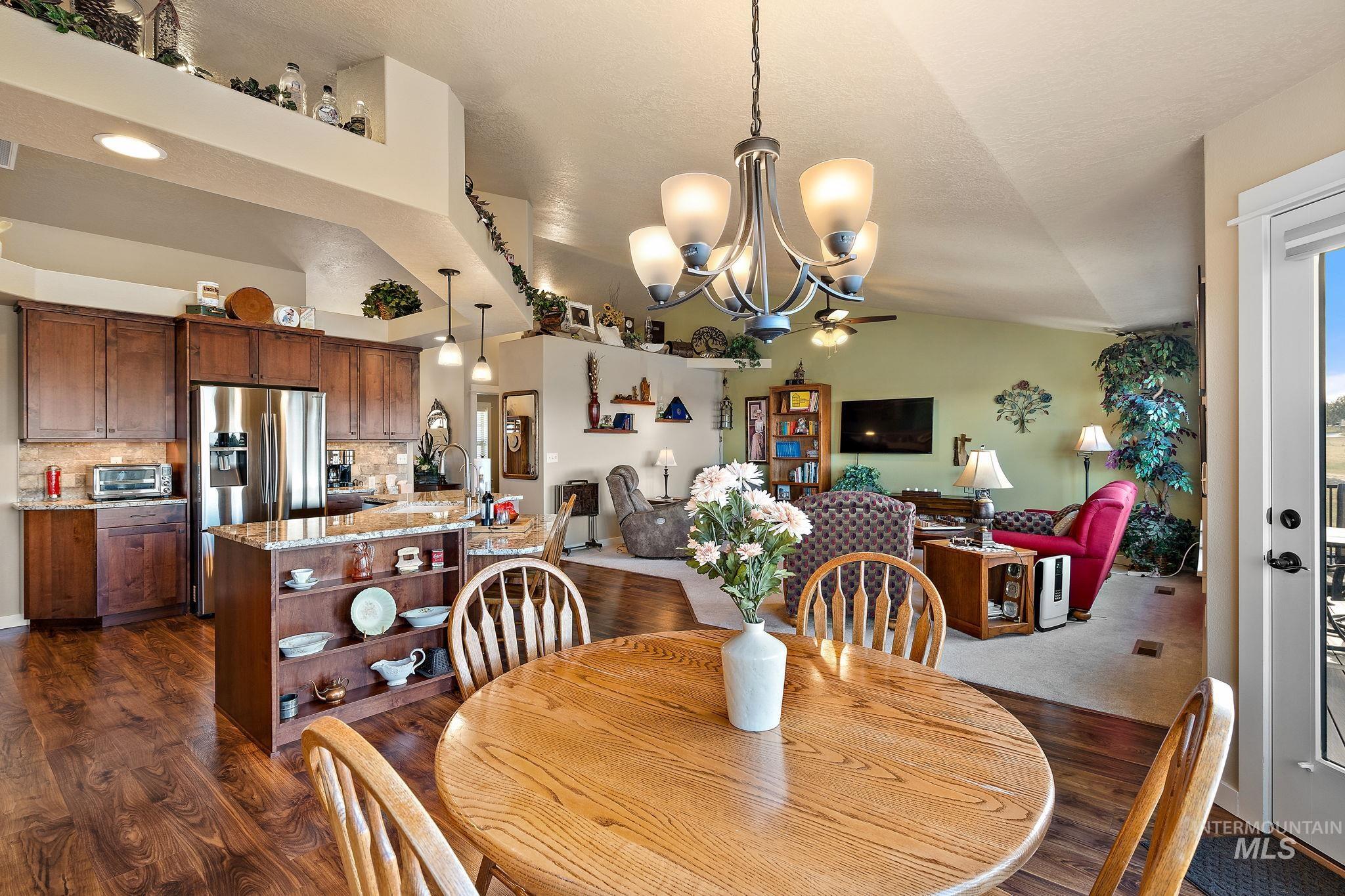 22389 Aura Vista Way Property Photo 7