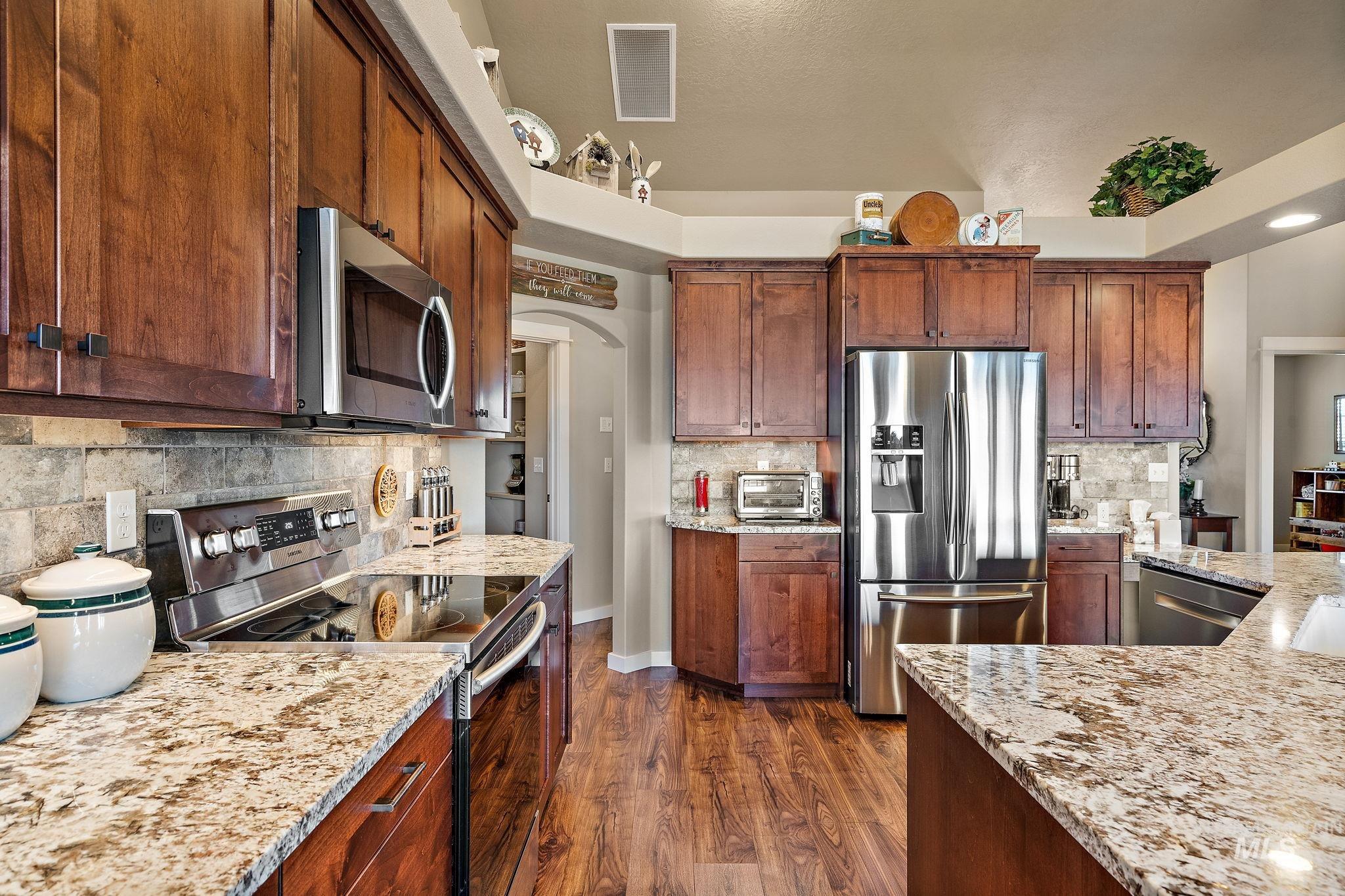 22389 Aura Vista Way Property Photo 8