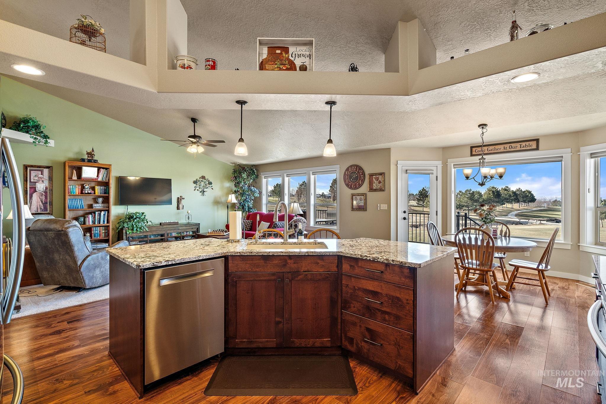 22389 Aura Vista Way Property Photo 10