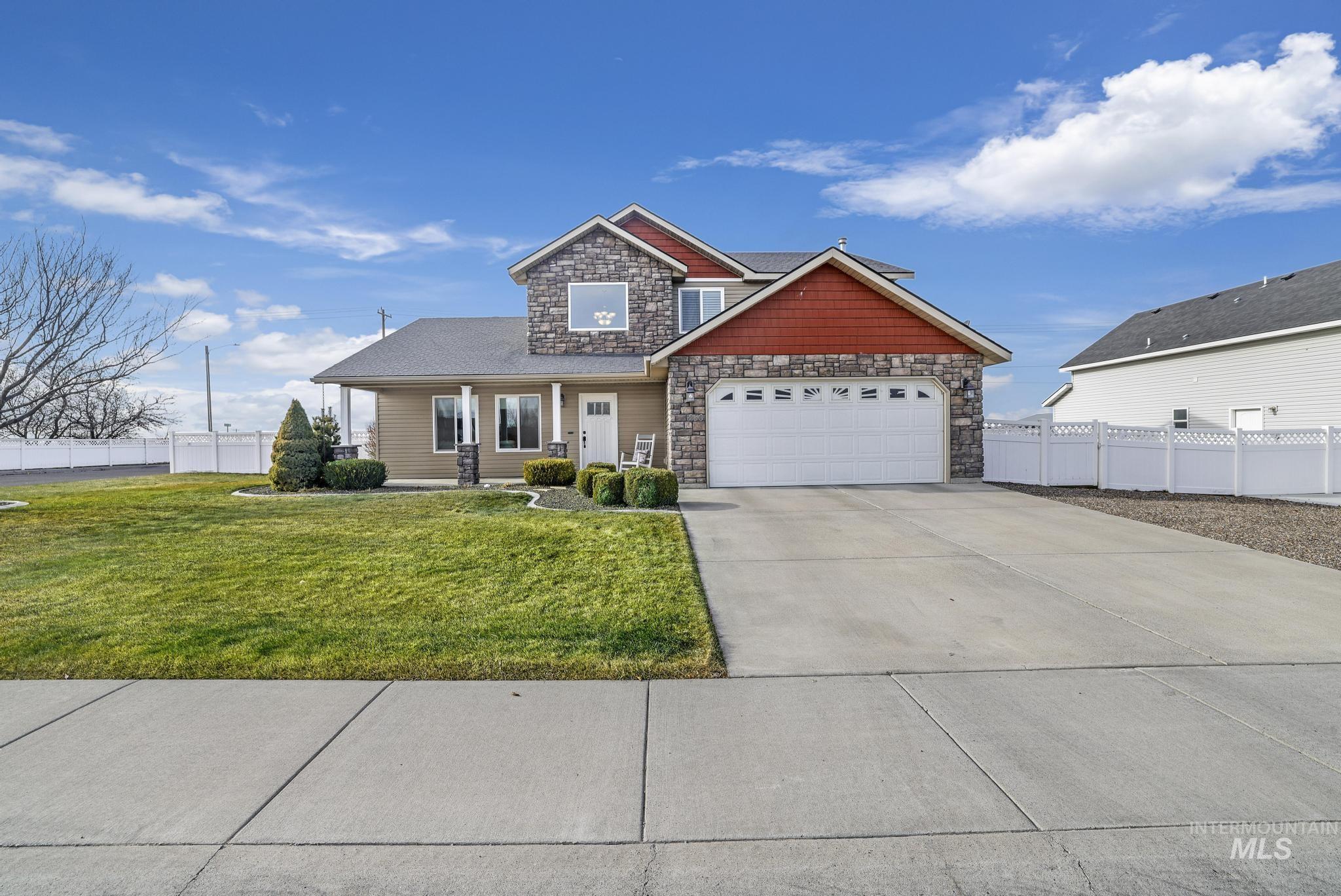 230 Cayuse Creek Drive Property Photo 4