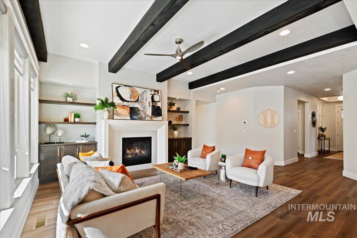 2523 E Berghan Ln Property Photo 9