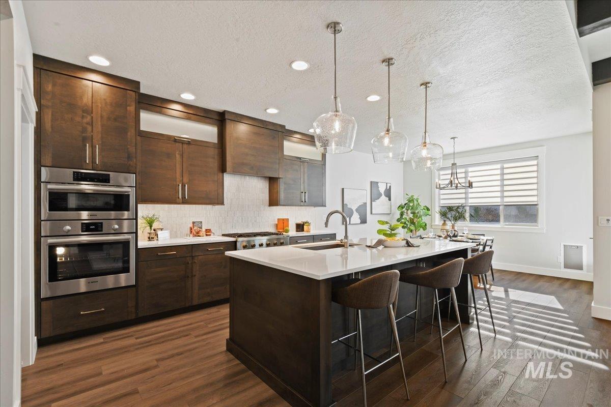 2523 E Berghan Ln Property Photo 11