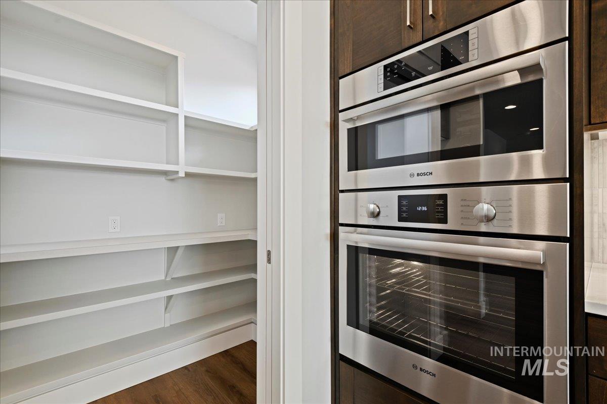 2523 E Berghan Ln Property Photo 17