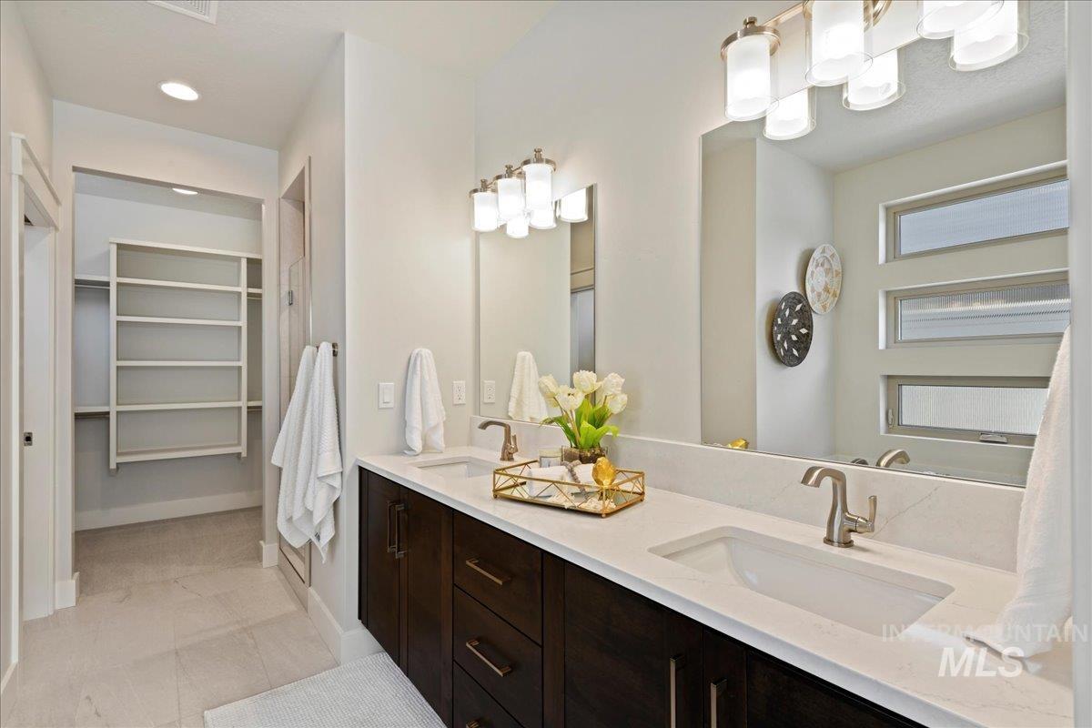2523 E Berghan Ln Property Photo 21