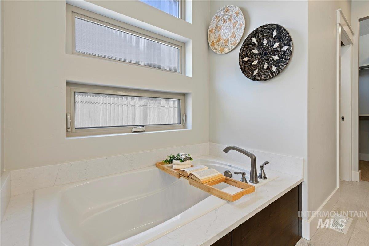 2523 E Berghan Ln Property Photo 22