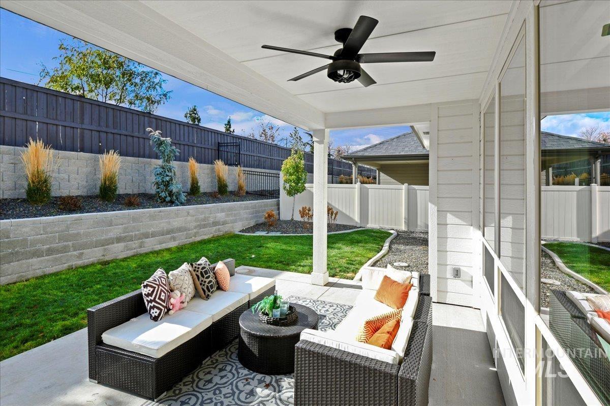 2523 E Berghan Ln Property Photo 32
