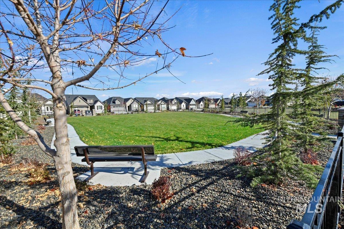 2523 E Berghan Ln Property Photo 40