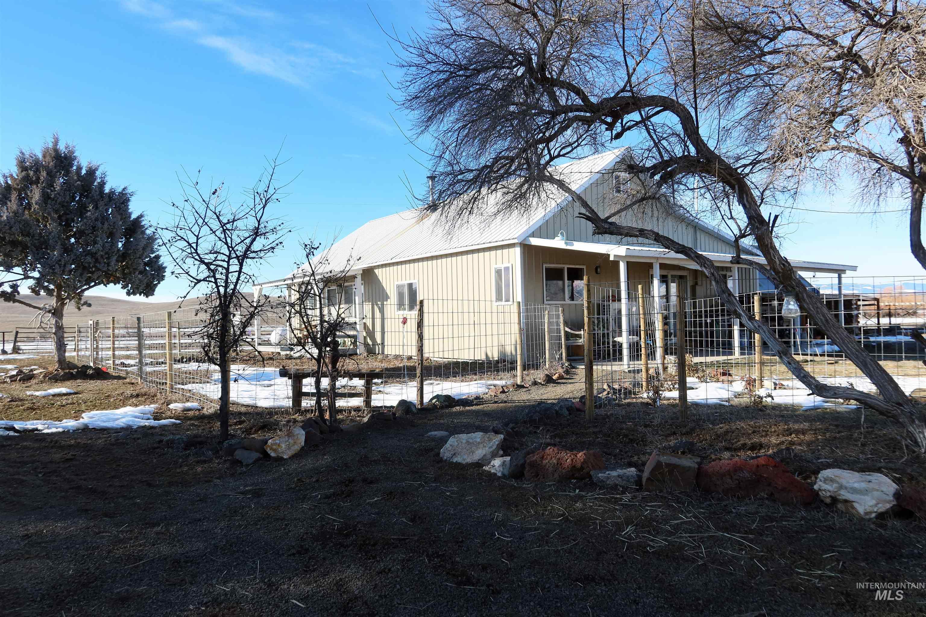 724 Mundy Gulch Rd Property Photo 2