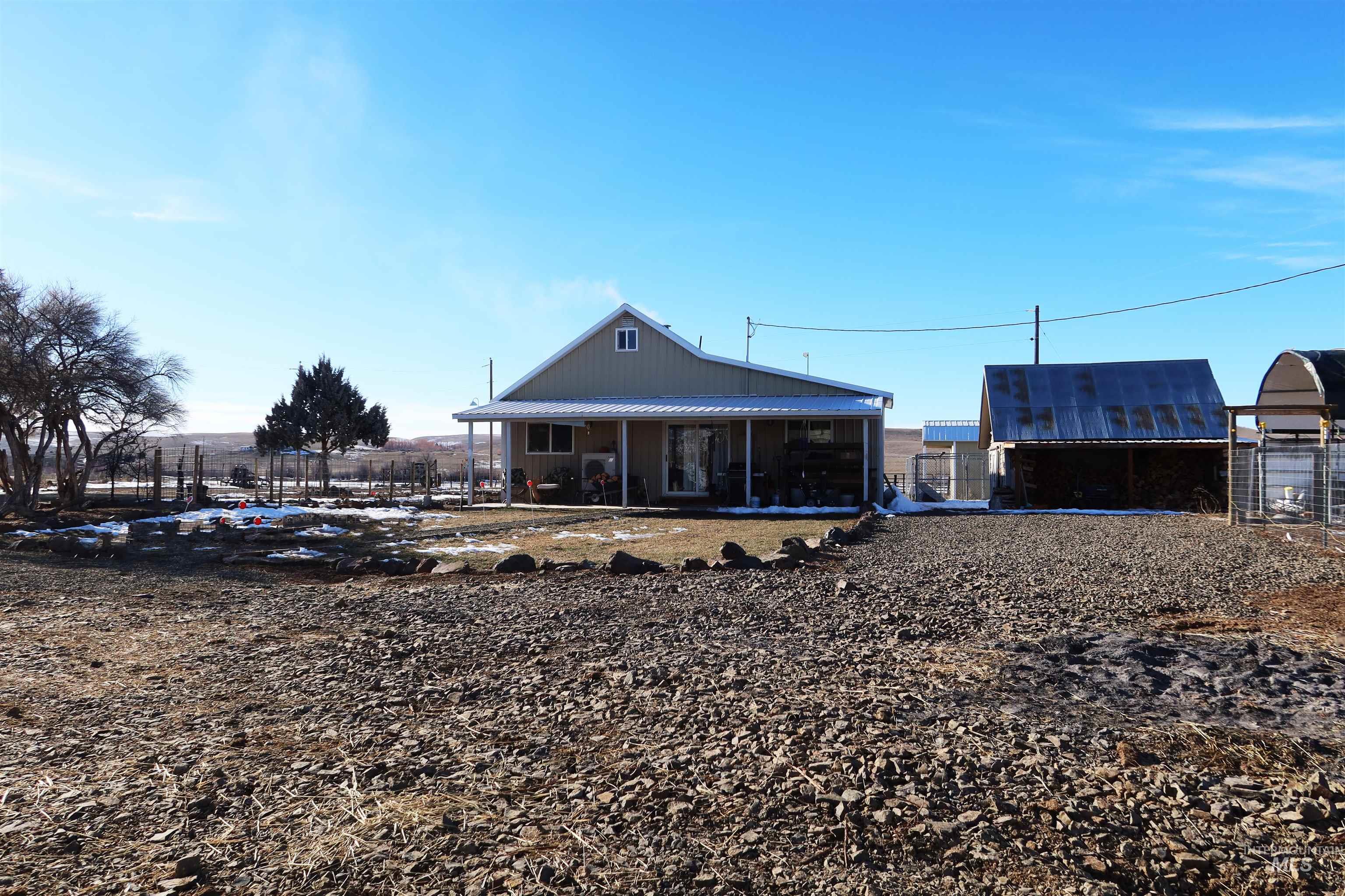 724 Mundy Gulch Rd Property Photo 3