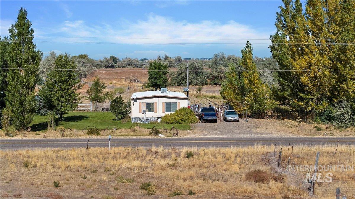 654 E 400 N Property Photo 3