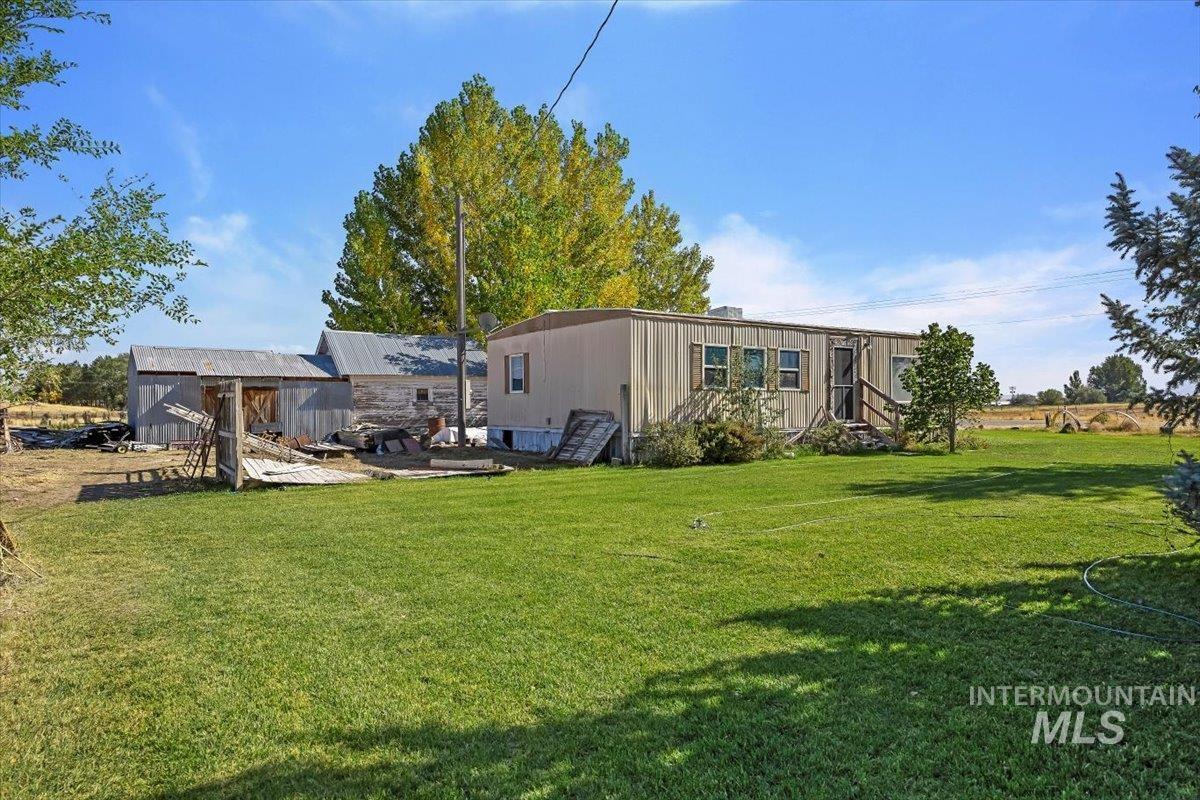 654 E 400 N Property Photo 4