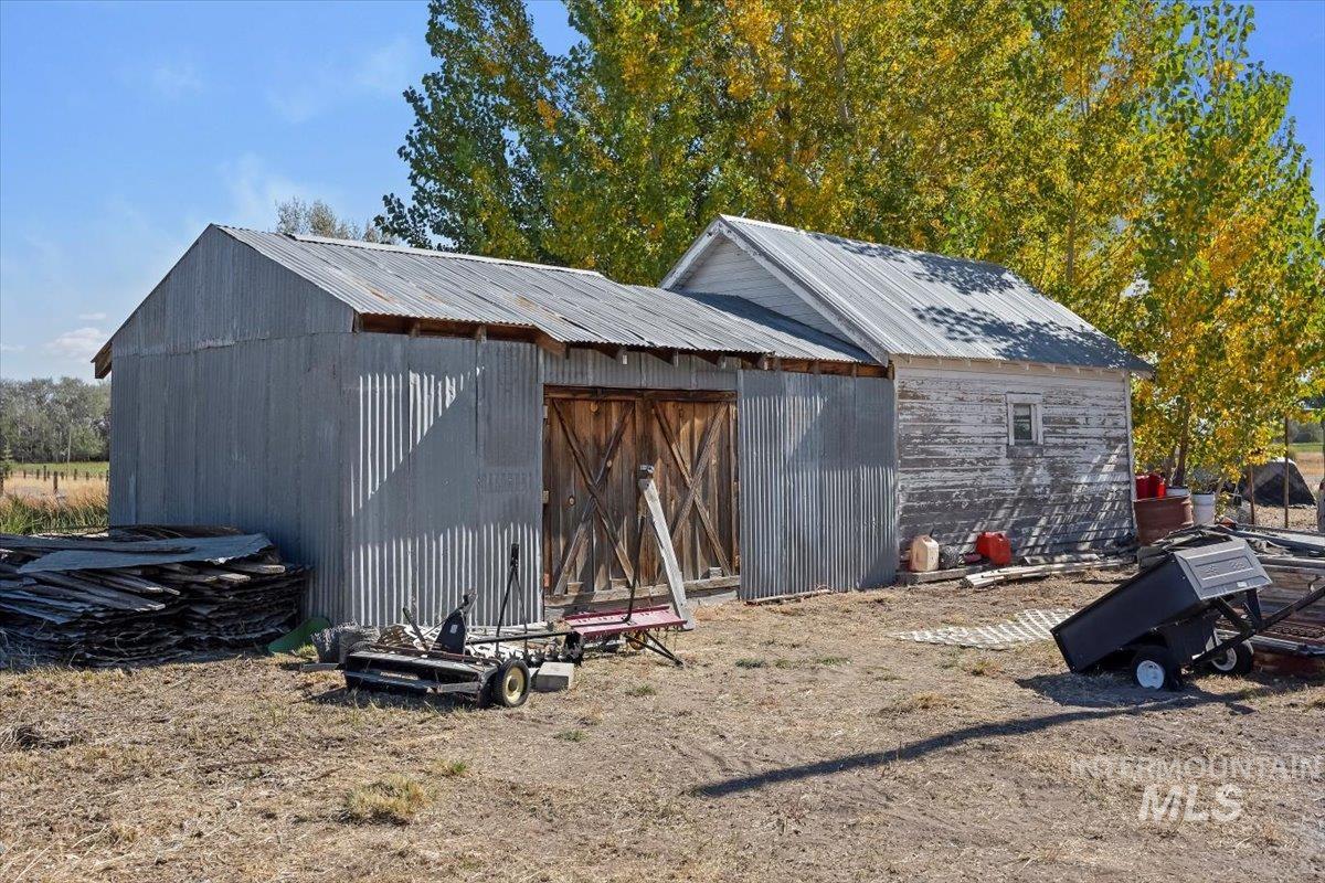 654 E 400 N Property Photo 5