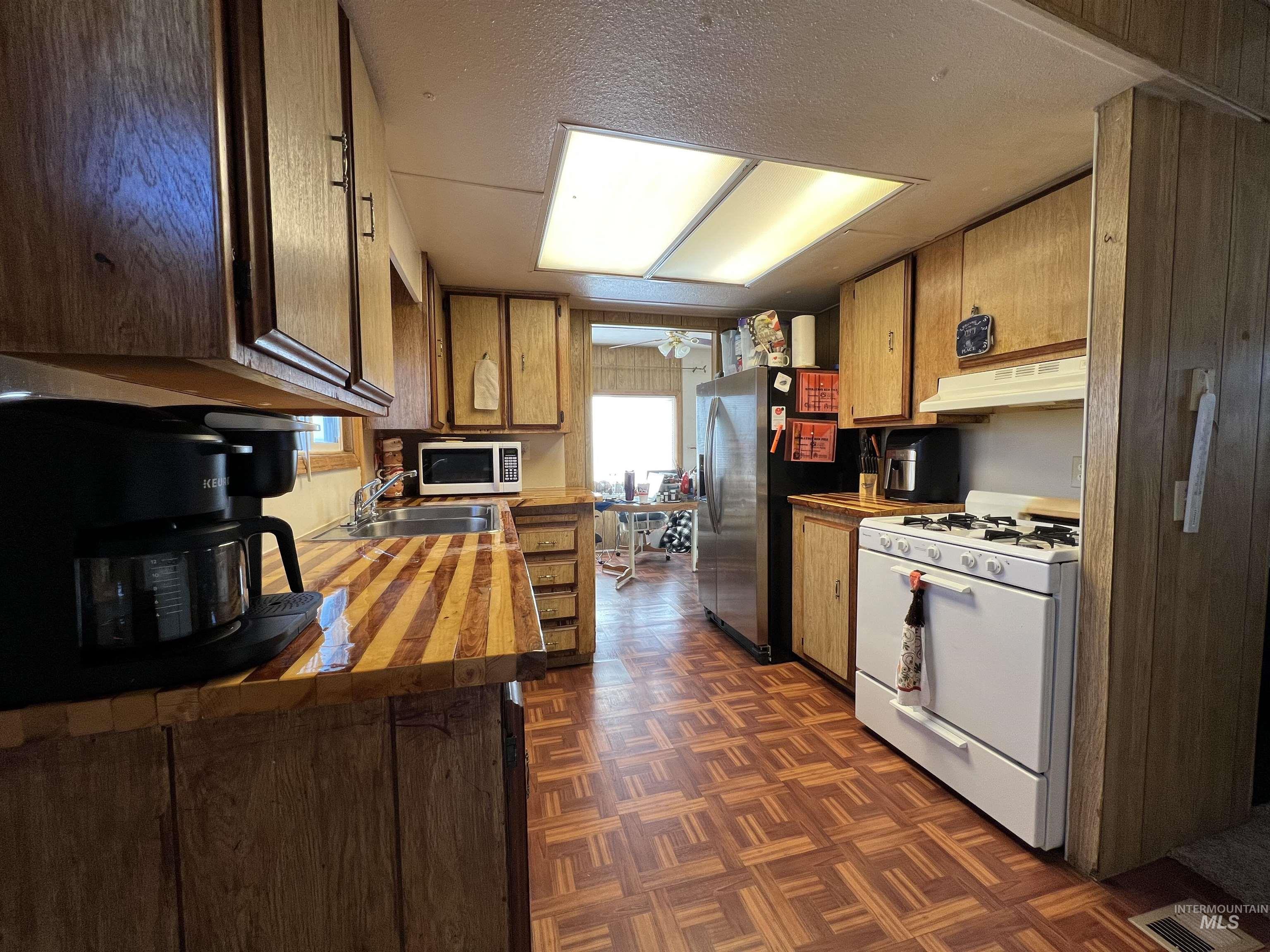 654 E 400 N Property Photo 8