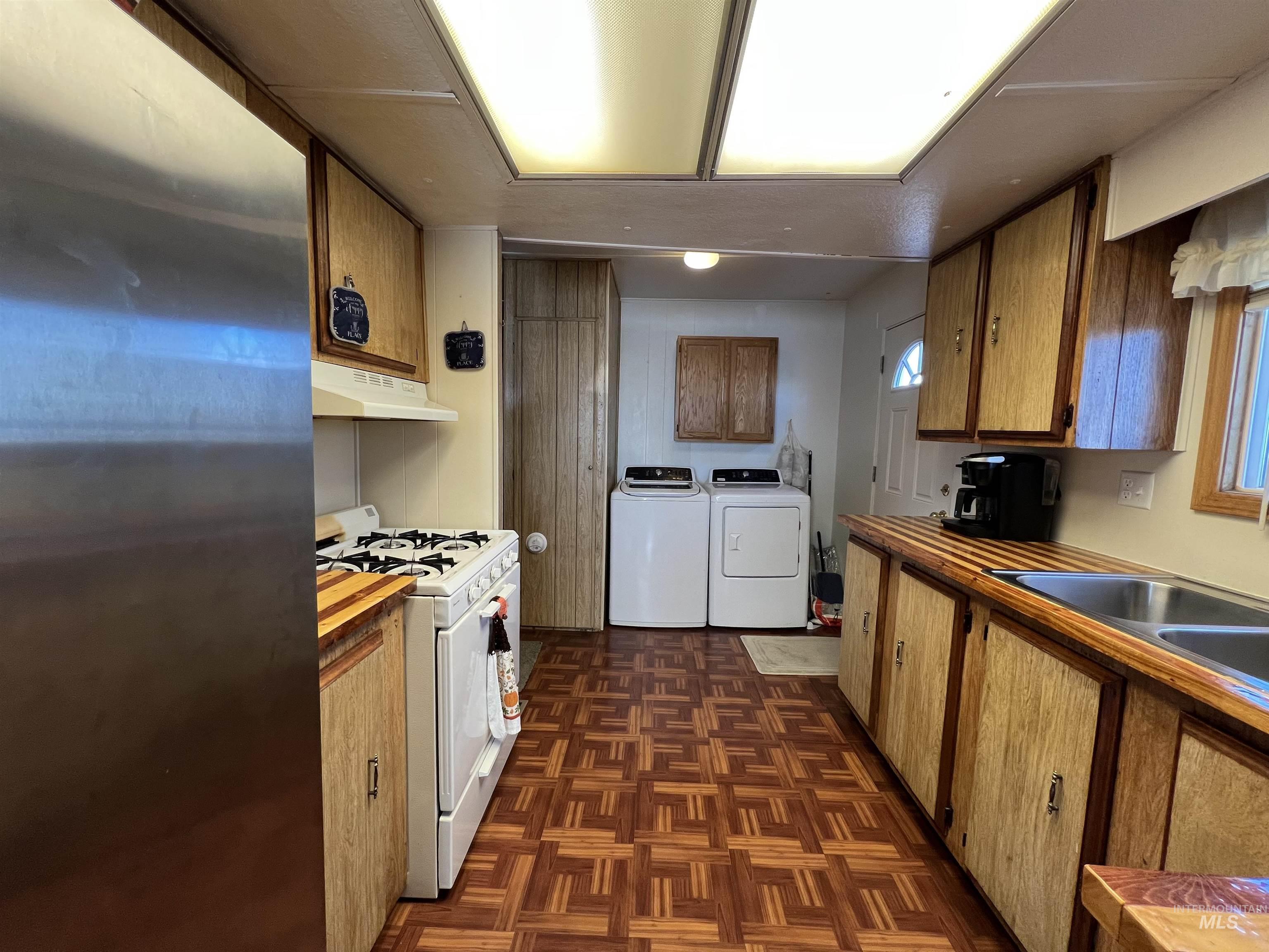 654 E 400 N Property Photo 12
